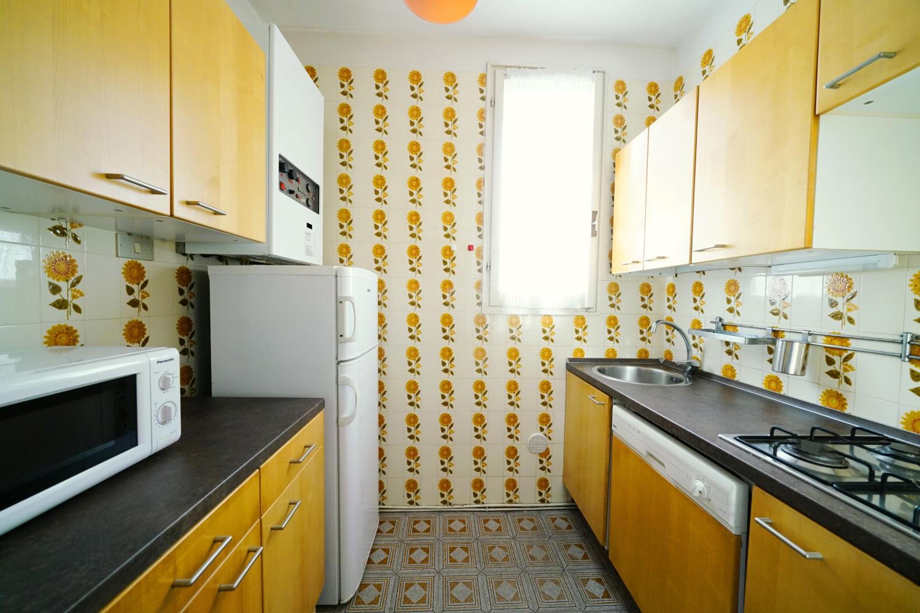 Three-Bedroom House - Photo 6