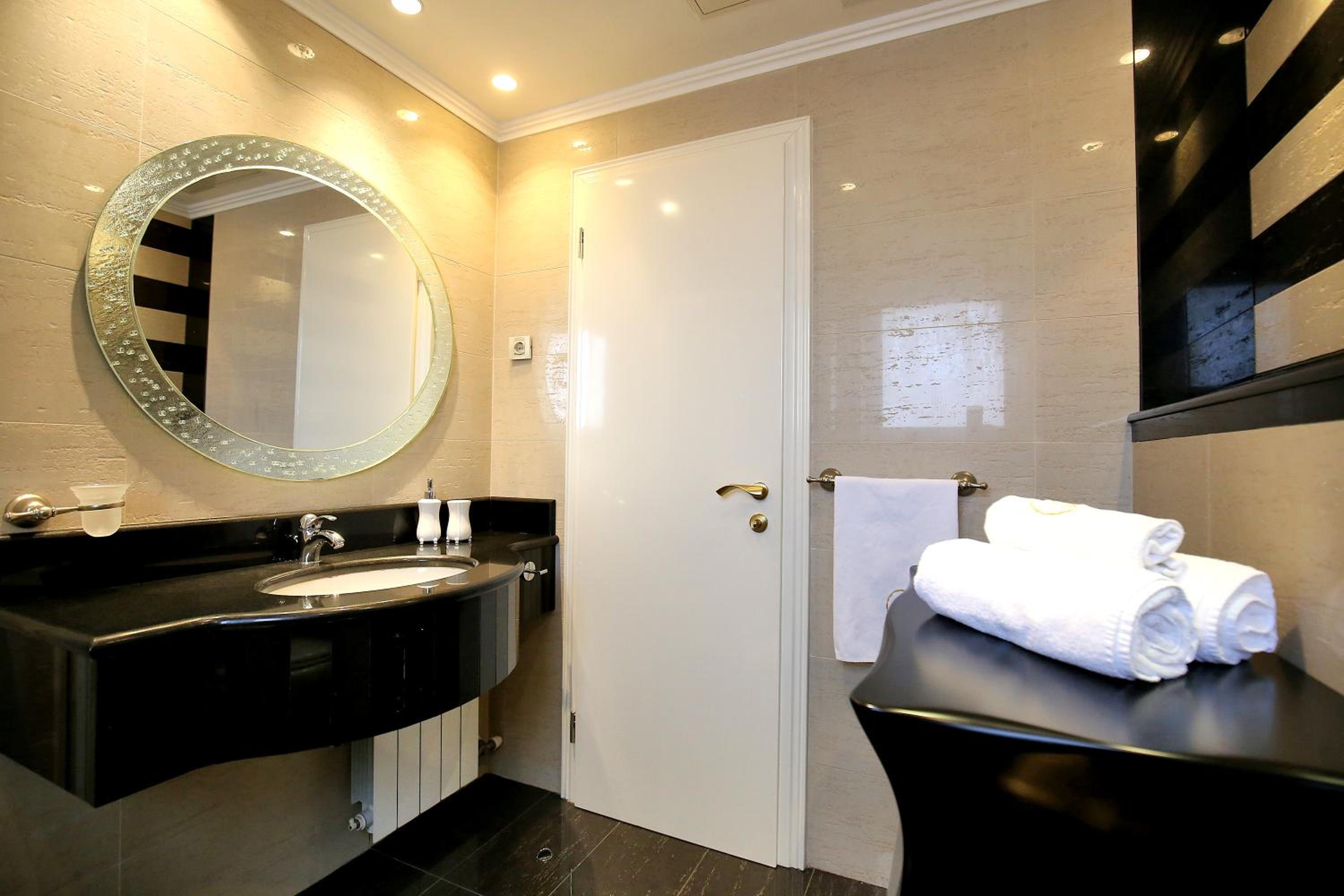 Deluxe Suite with Terrace and Sea View photo 3