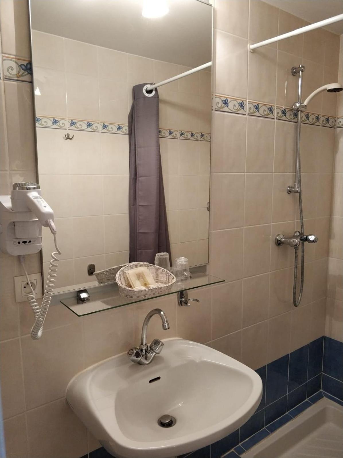 Single Room with Shower photo 2