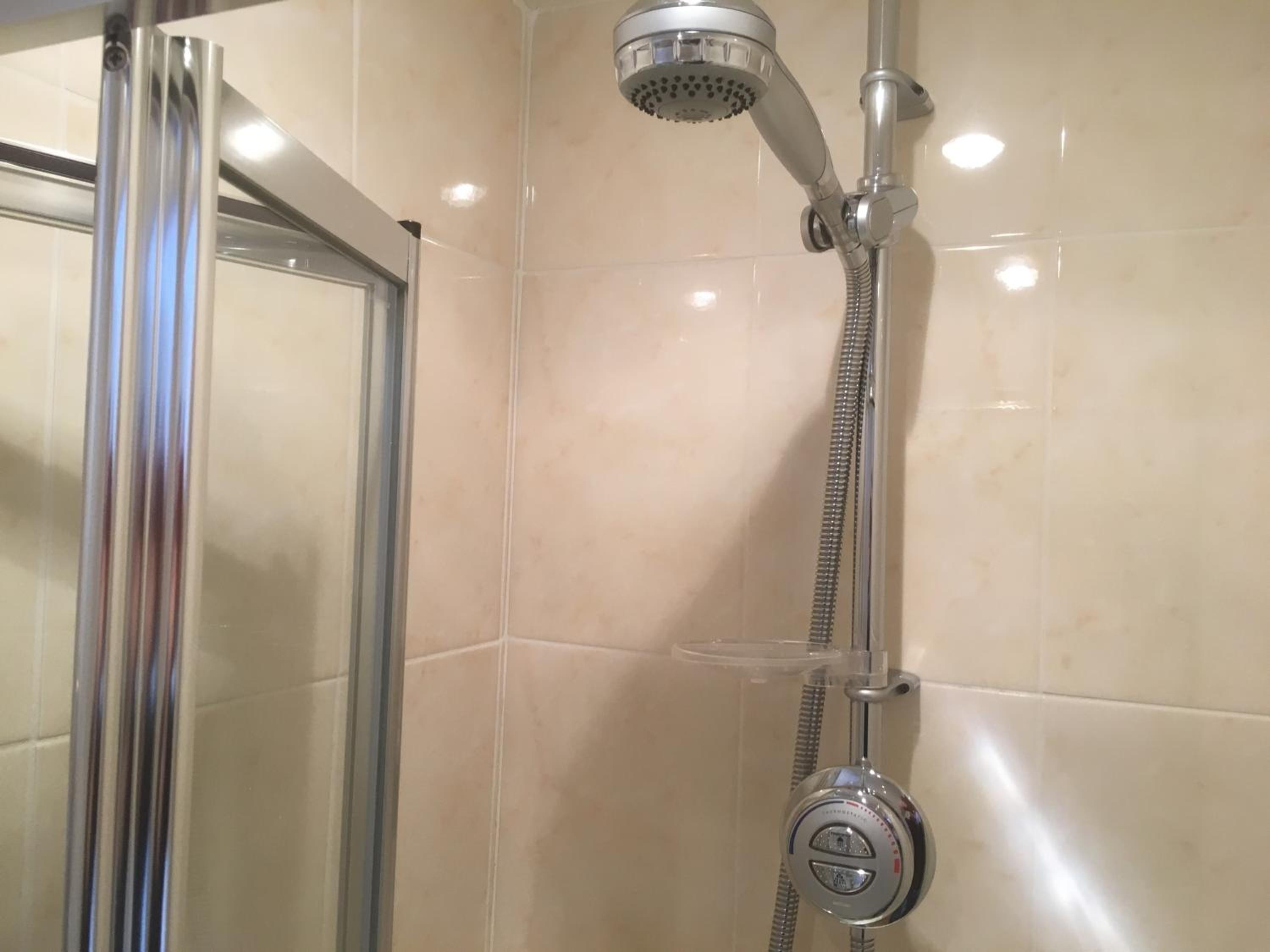 Double or Twin Room with Private Bathroom - Photo 6
