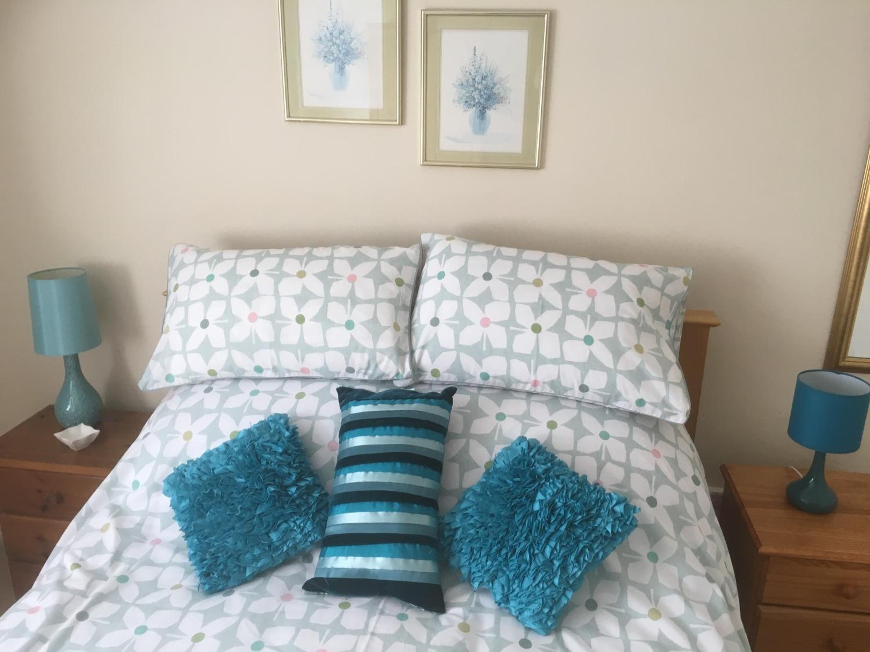 Double or Twin Room with Private Bathroom - Photo 2