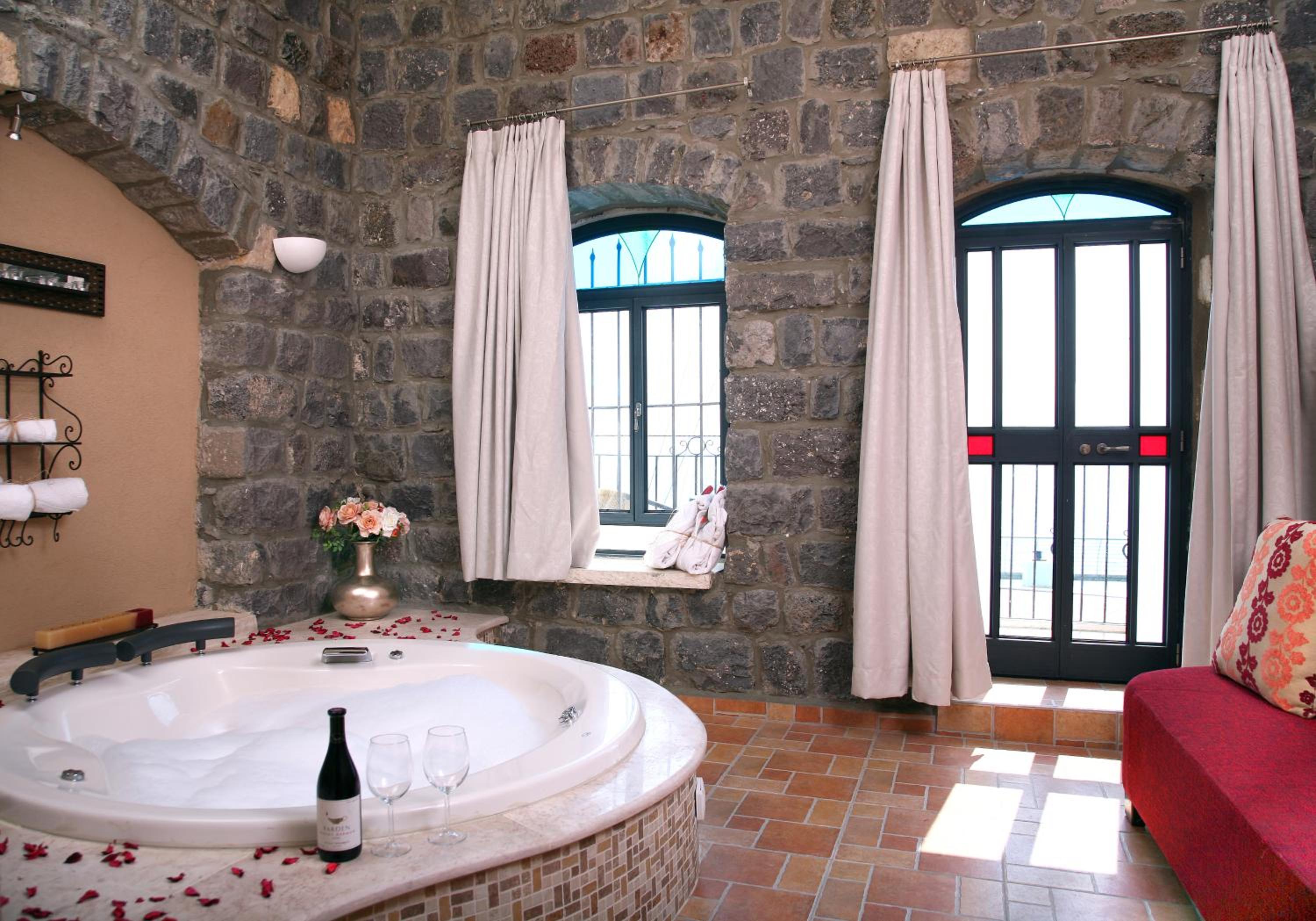 Premium Suite - Photo 9