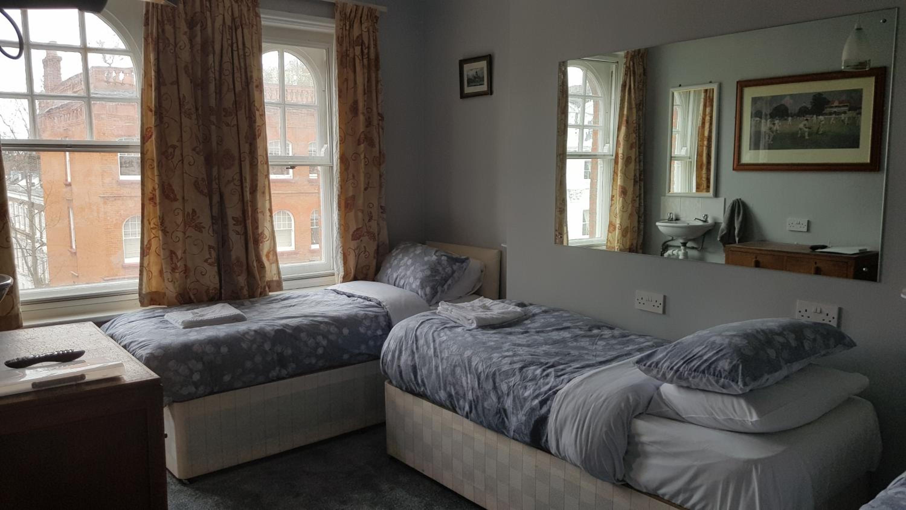Triple Room with Shared Bathroom photo 2