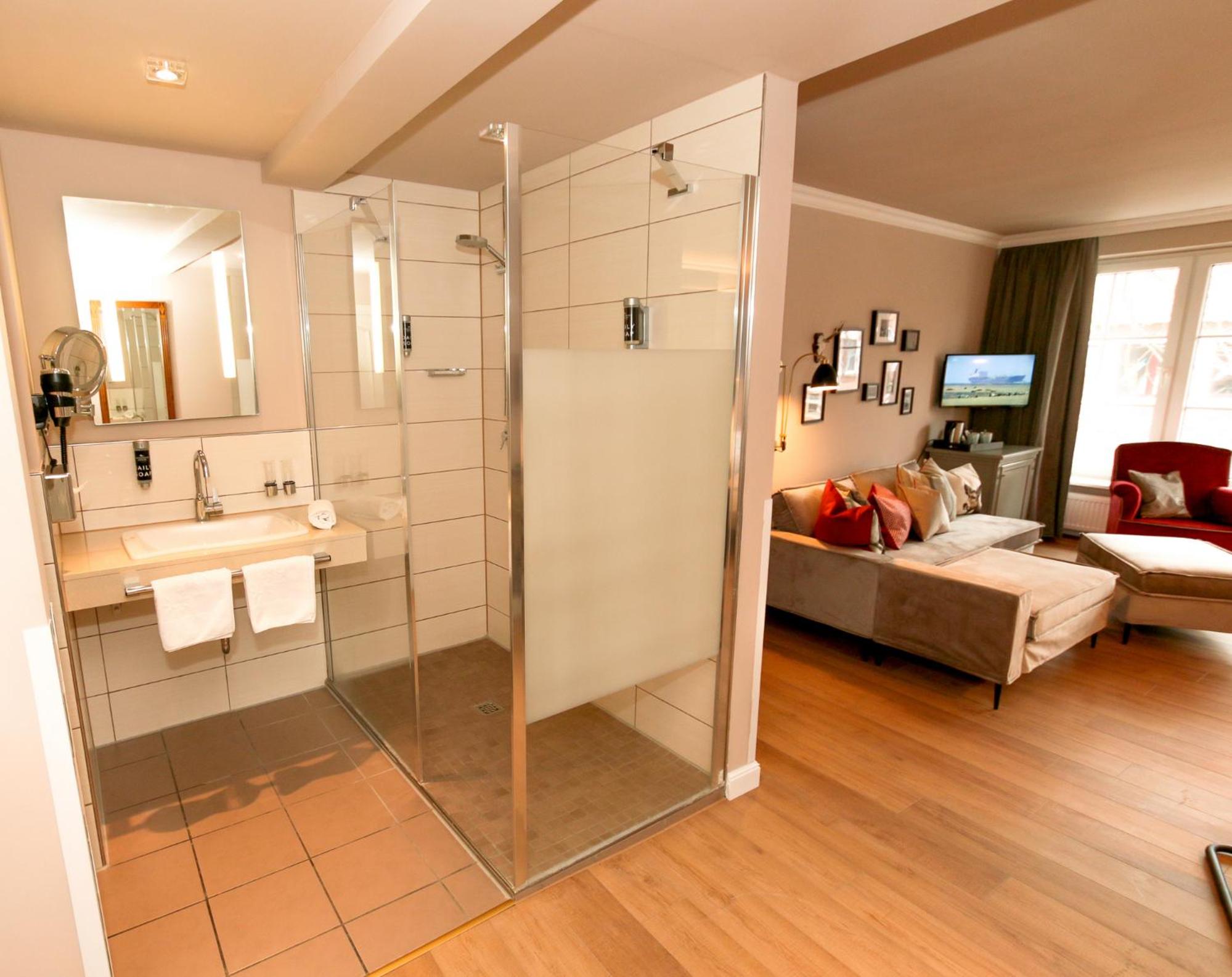 Double Room Superior with Balcony photo 2