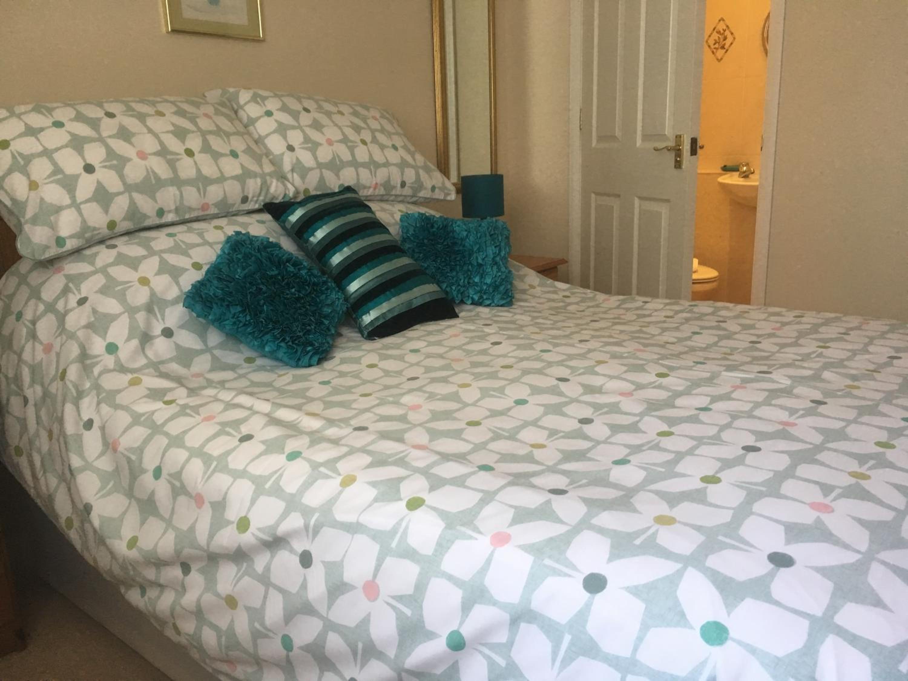 Double or Twin Room with Private Bathroom - Photo 3