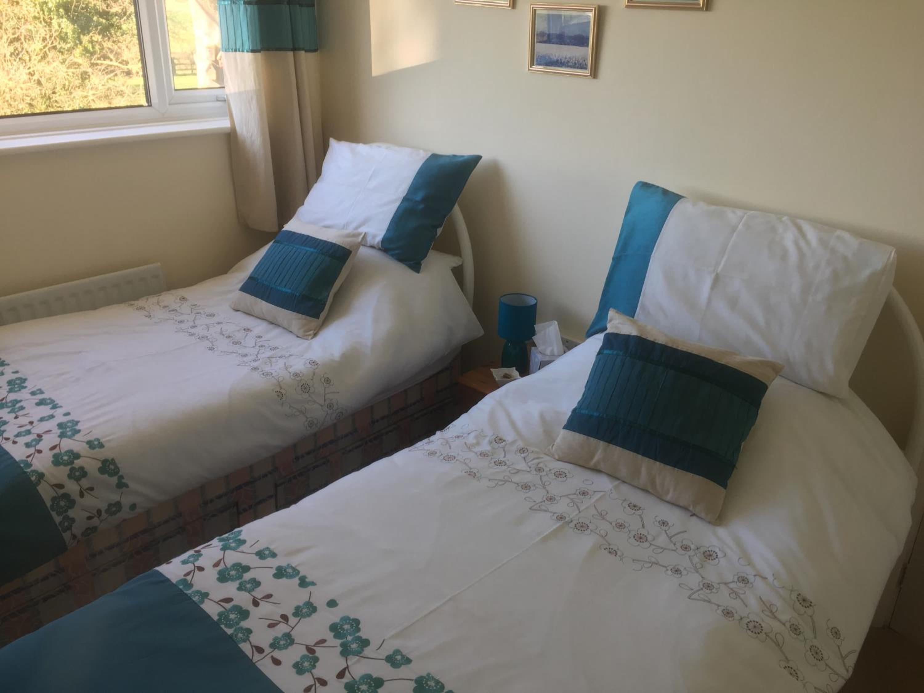 Standard Twin Room with Garden View - Photo 2