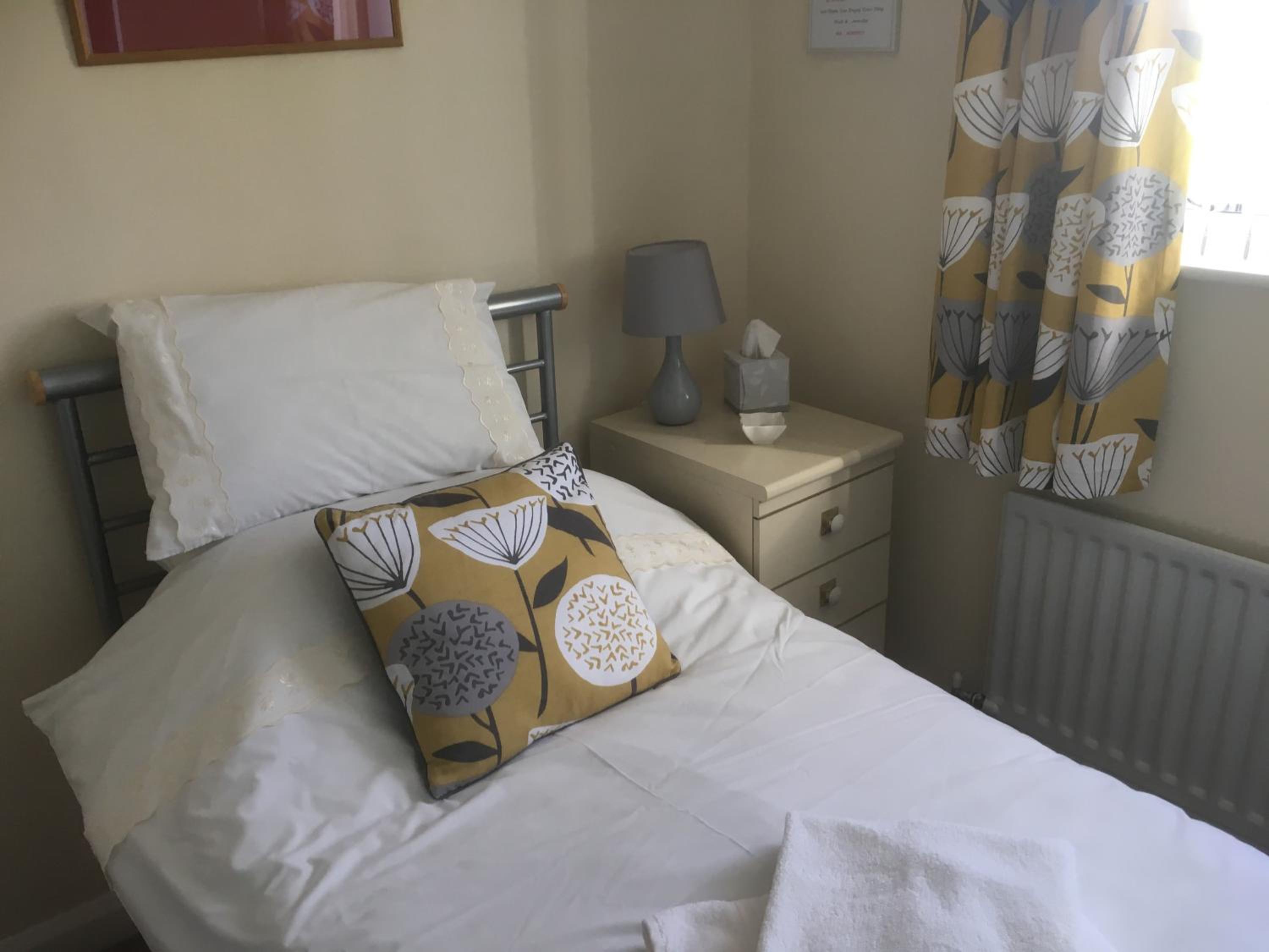 Double or Twin Room with Private Bathroom - Photo 1