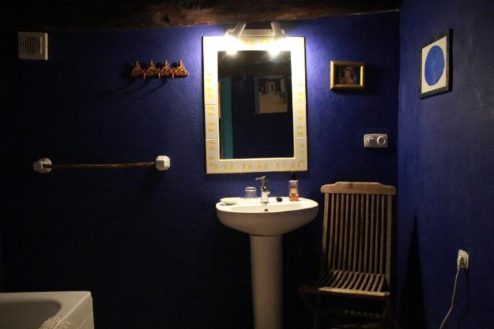 Double or Twin Room - Photo 10
