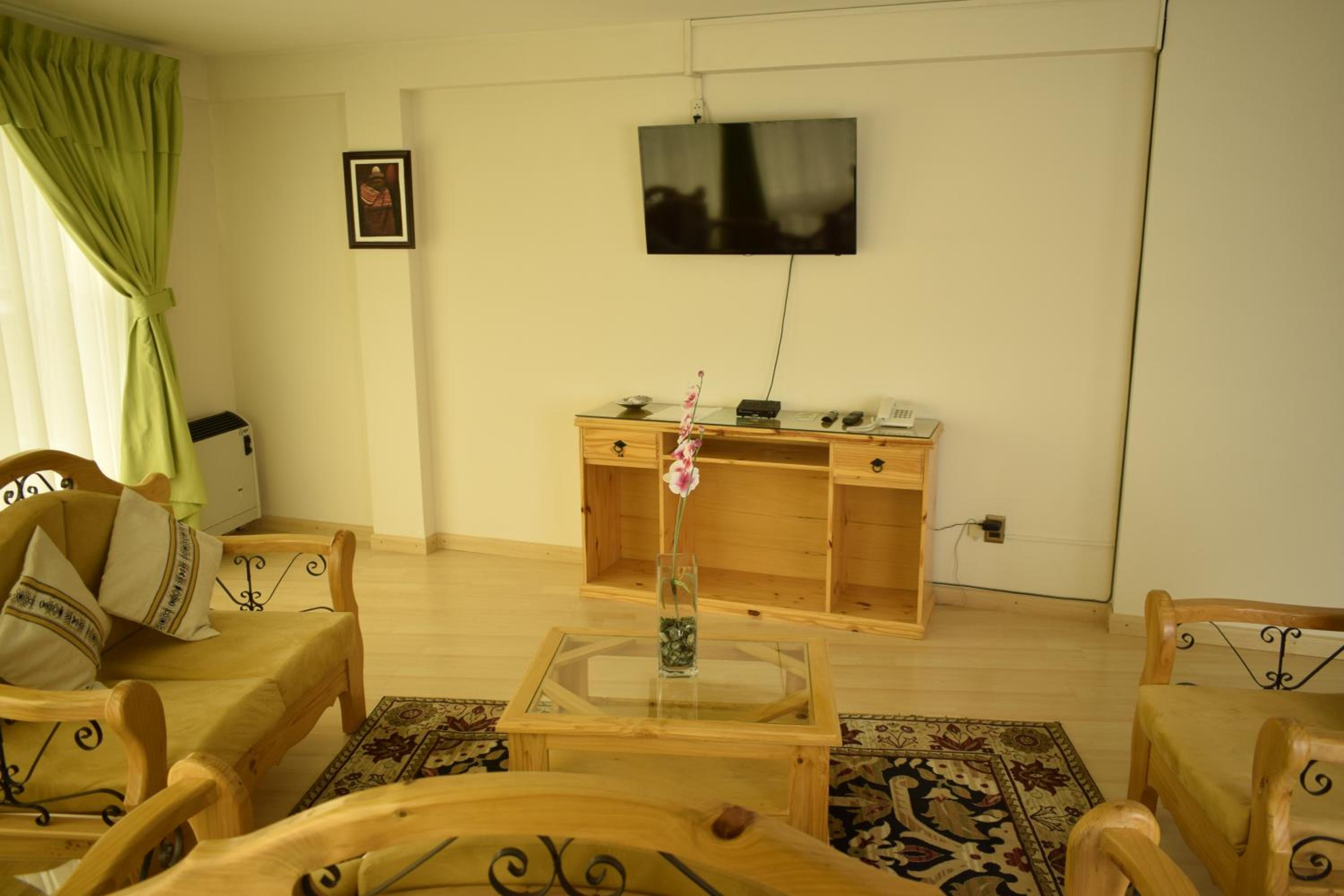 Three-Bedroom Apartment photo 2