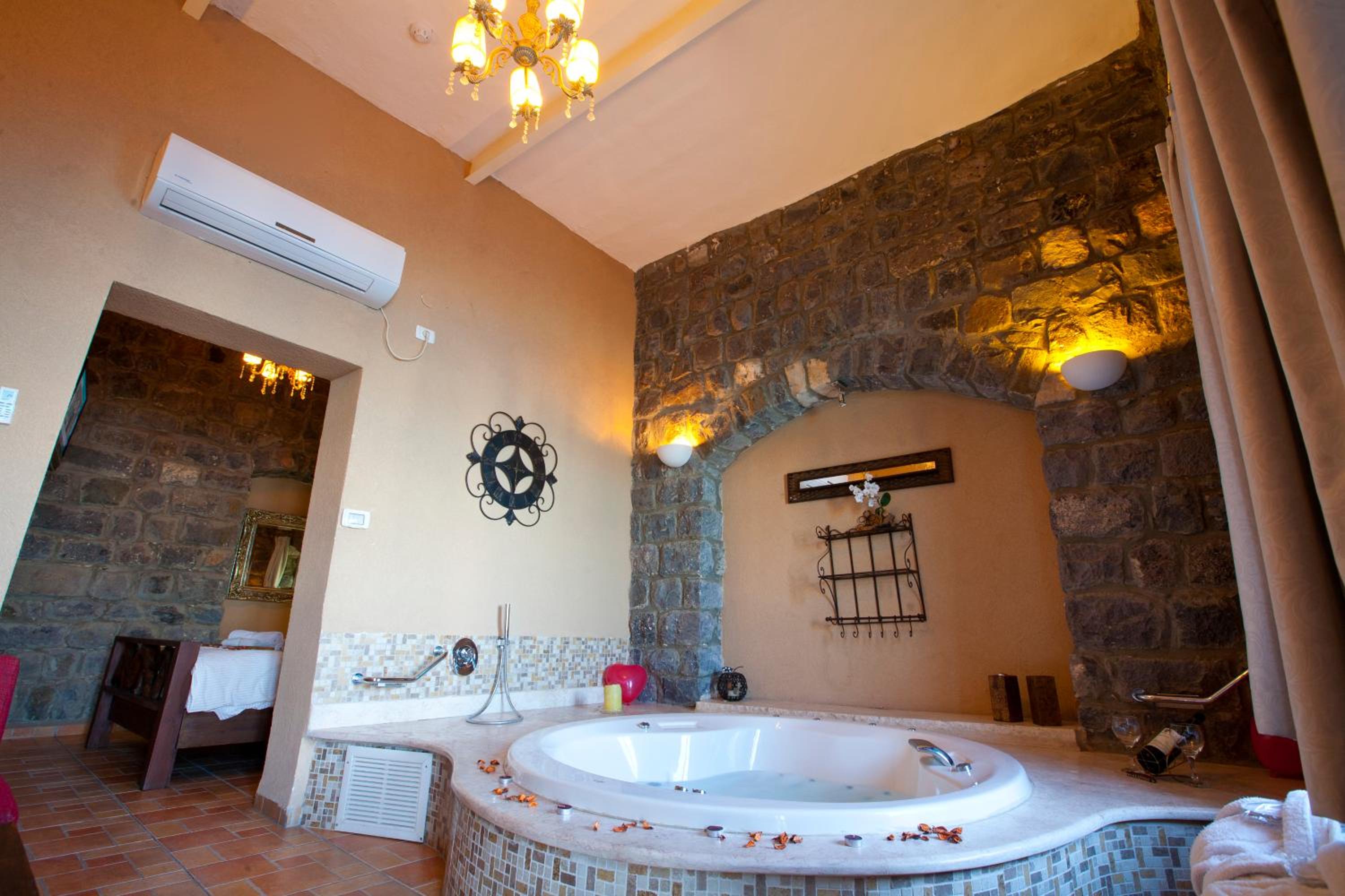 Premium Suite - Photo 7