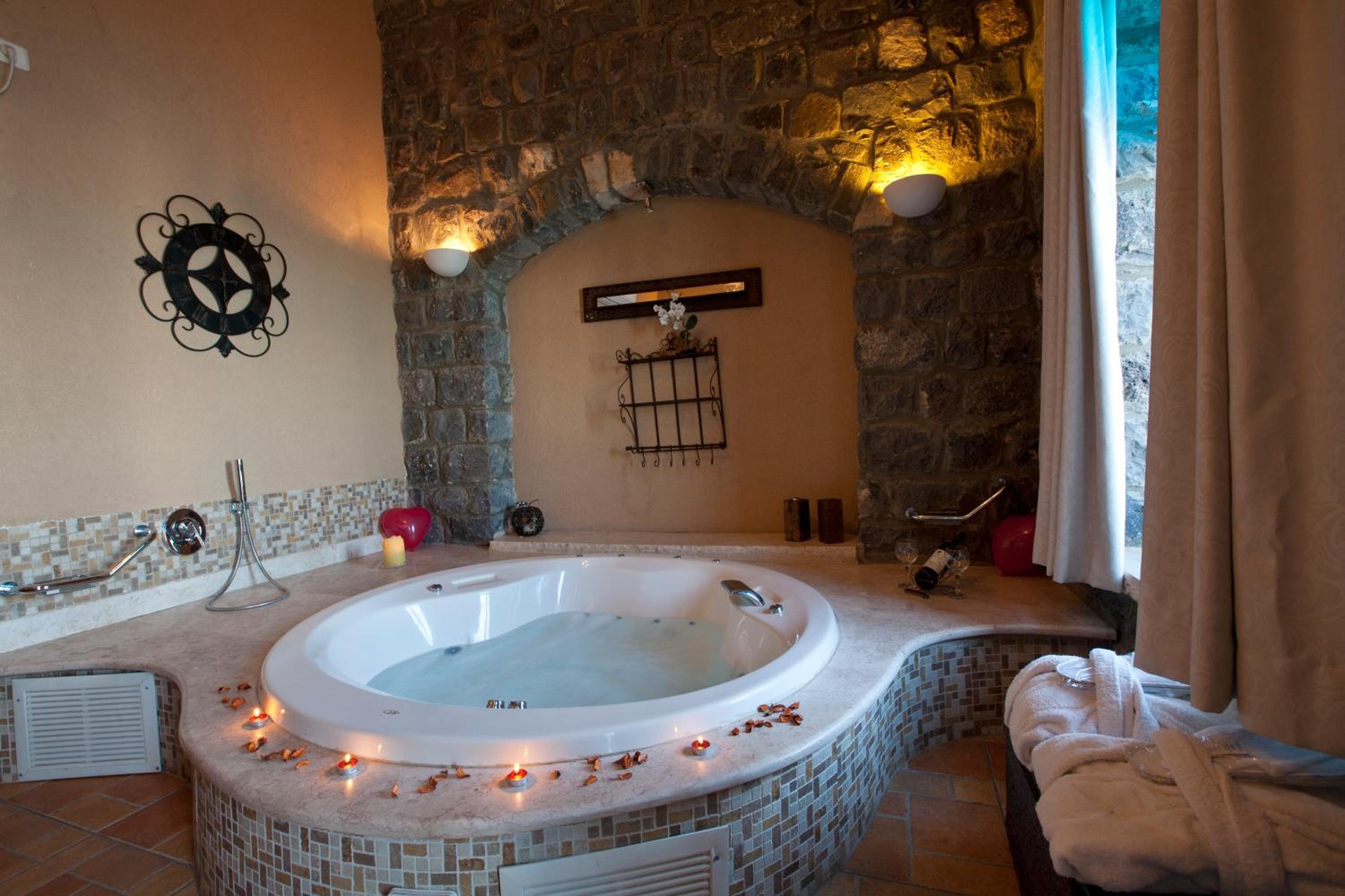 Premium Suite - Photo 10