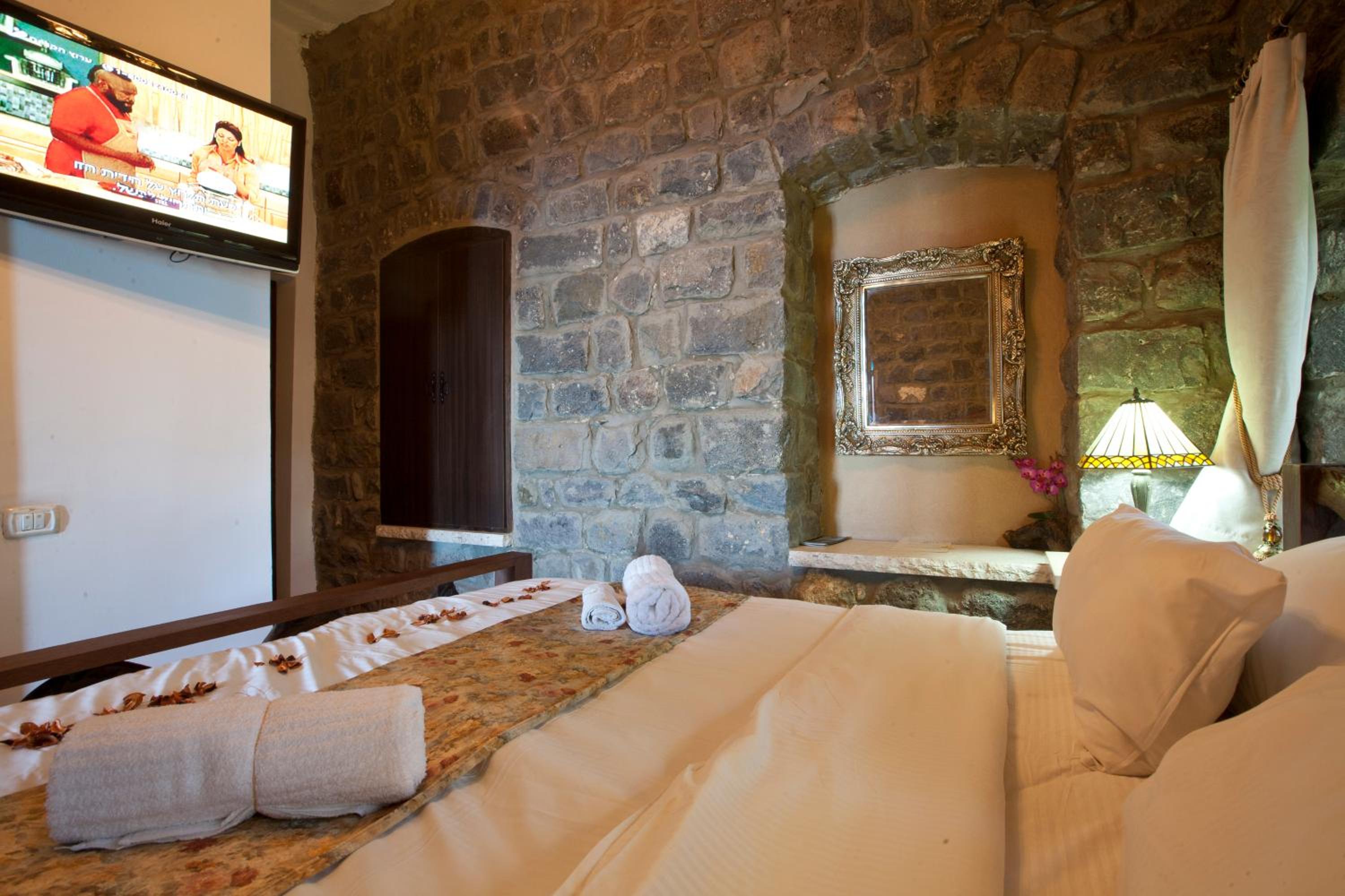 Premium Suite - Photo 16