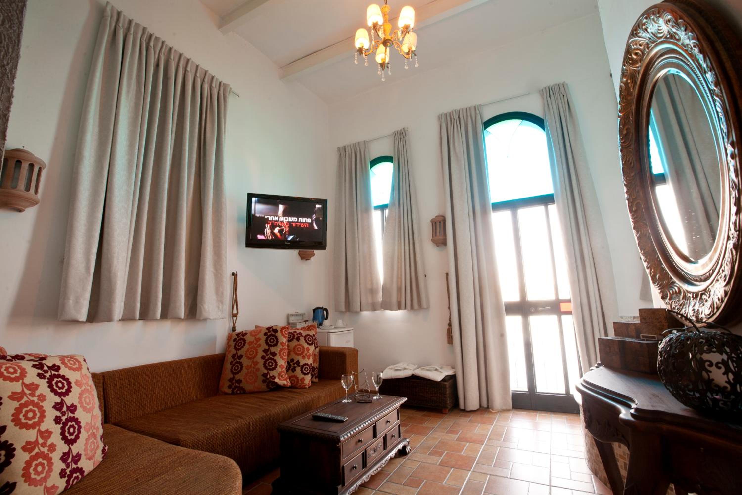 Premium Suite - Photo 15