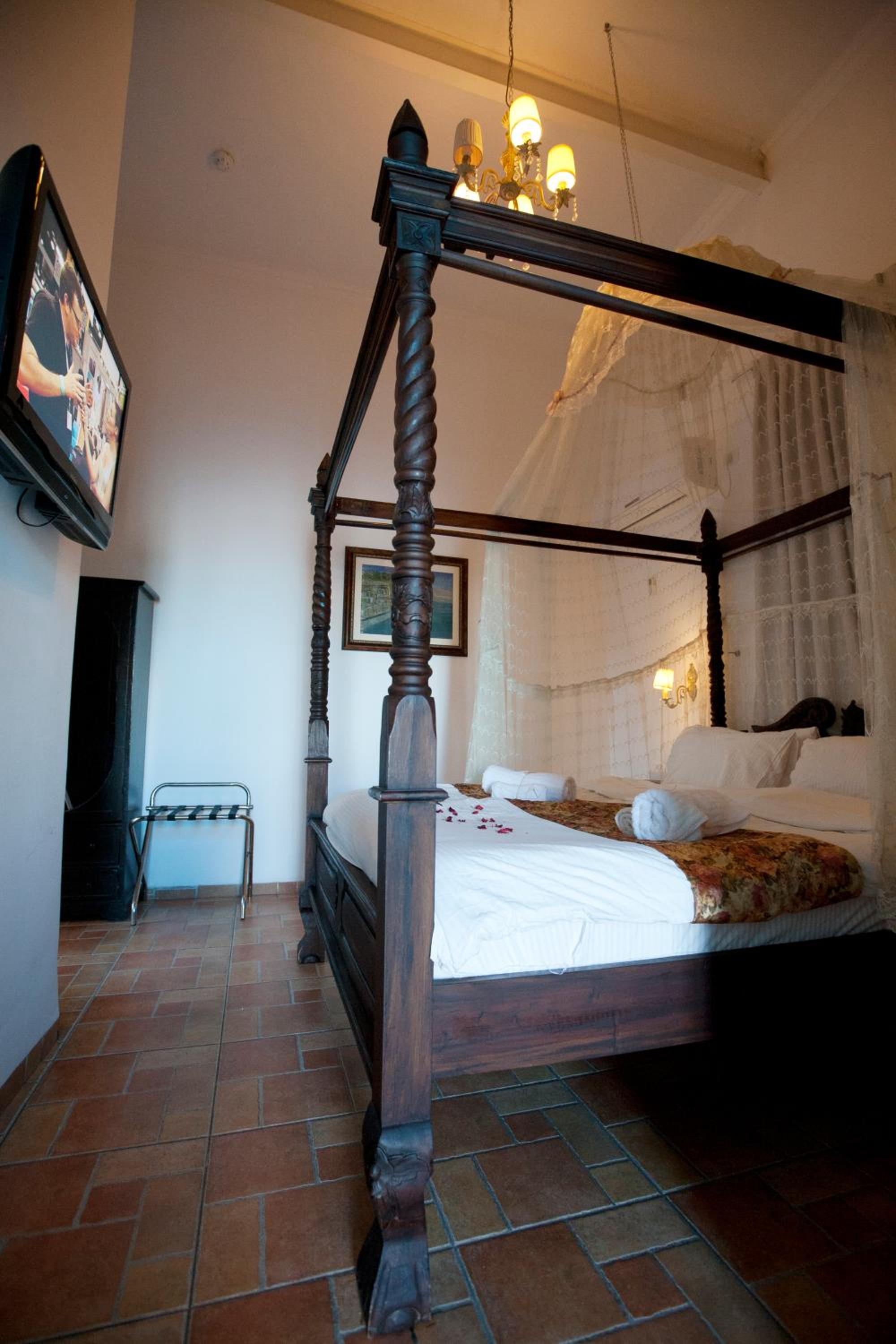 Premium Suite - Photo 13