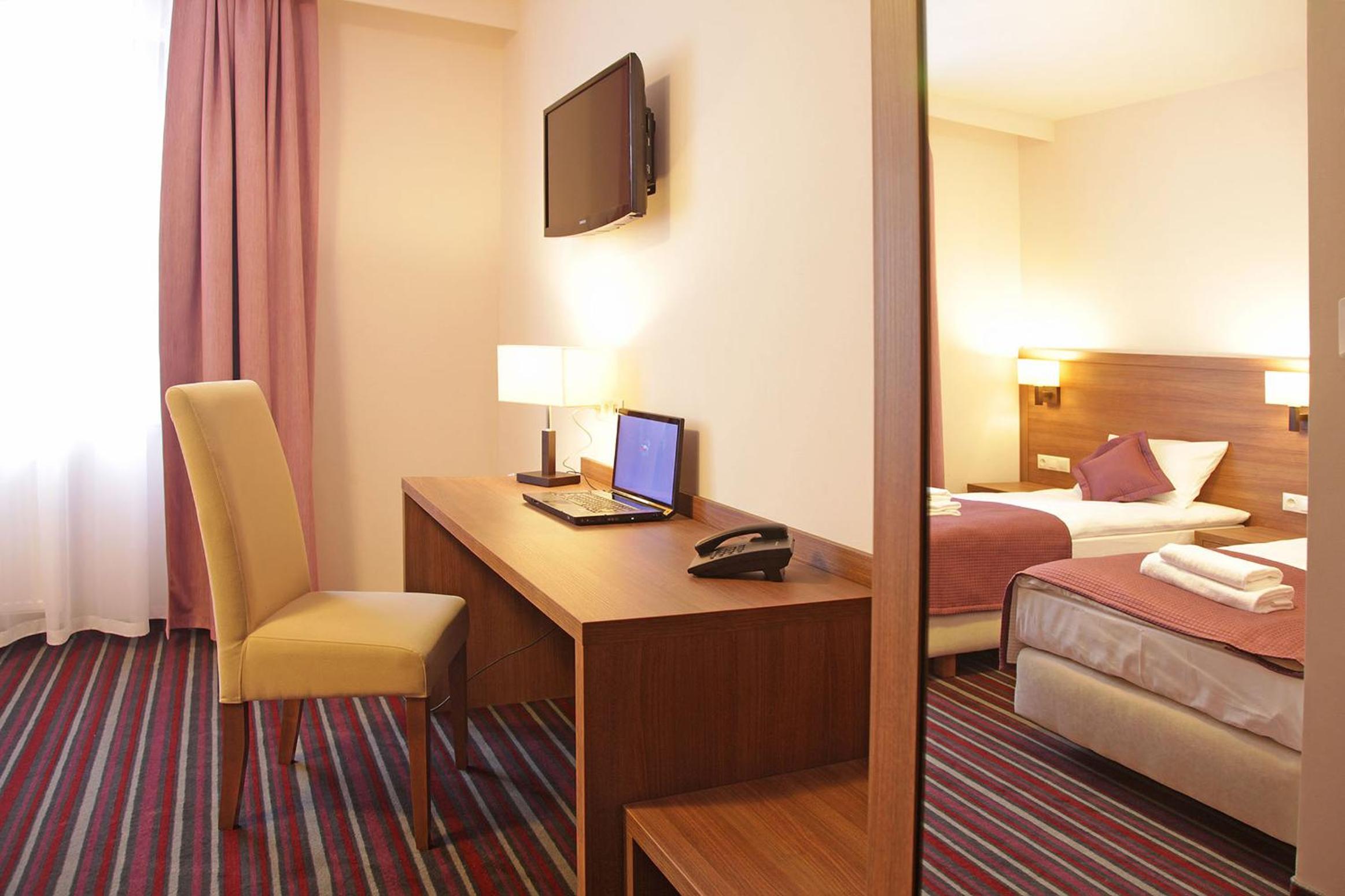 Standard Double or Twin Room photo 2