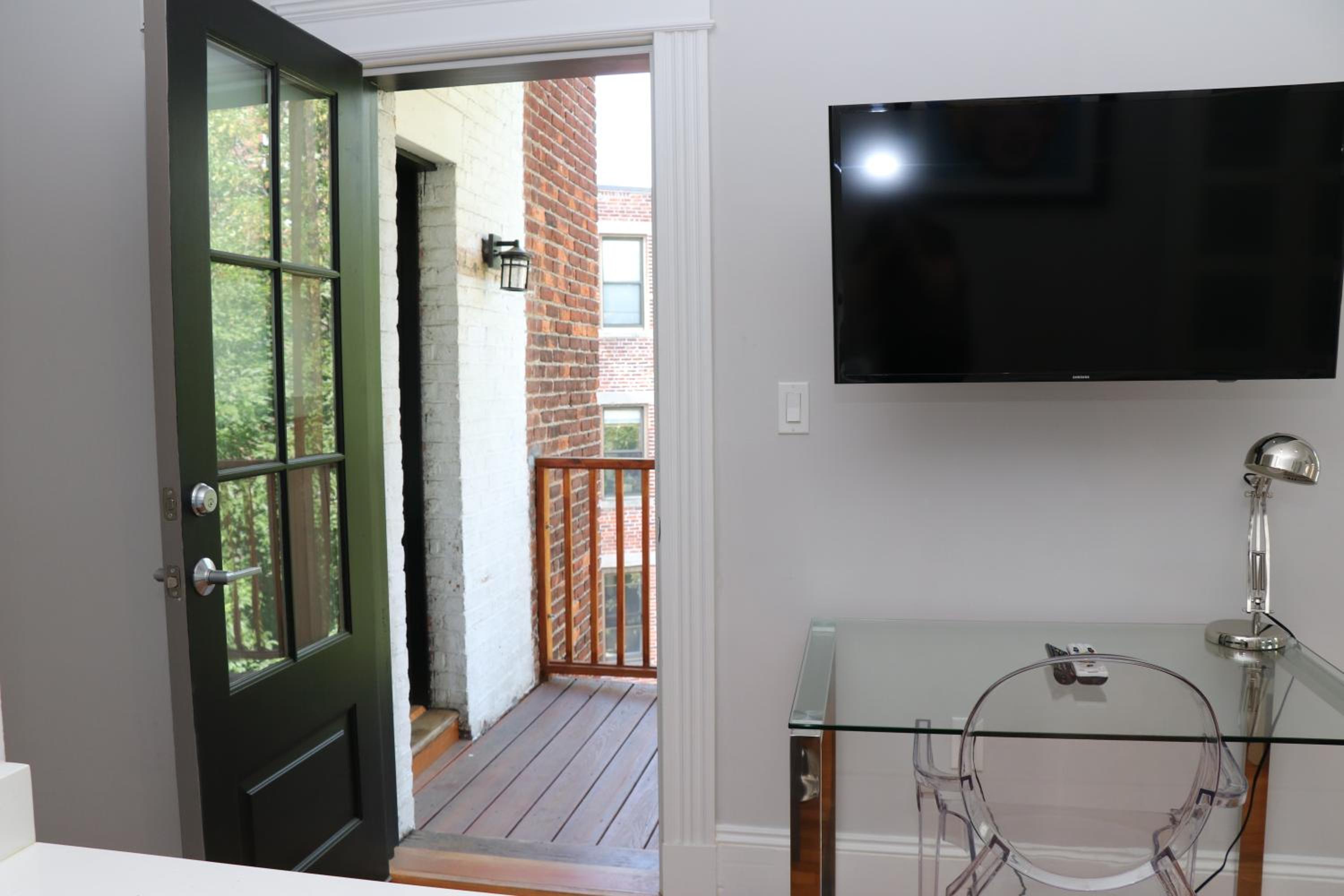 One-Bedroom Apartment - Photo 7