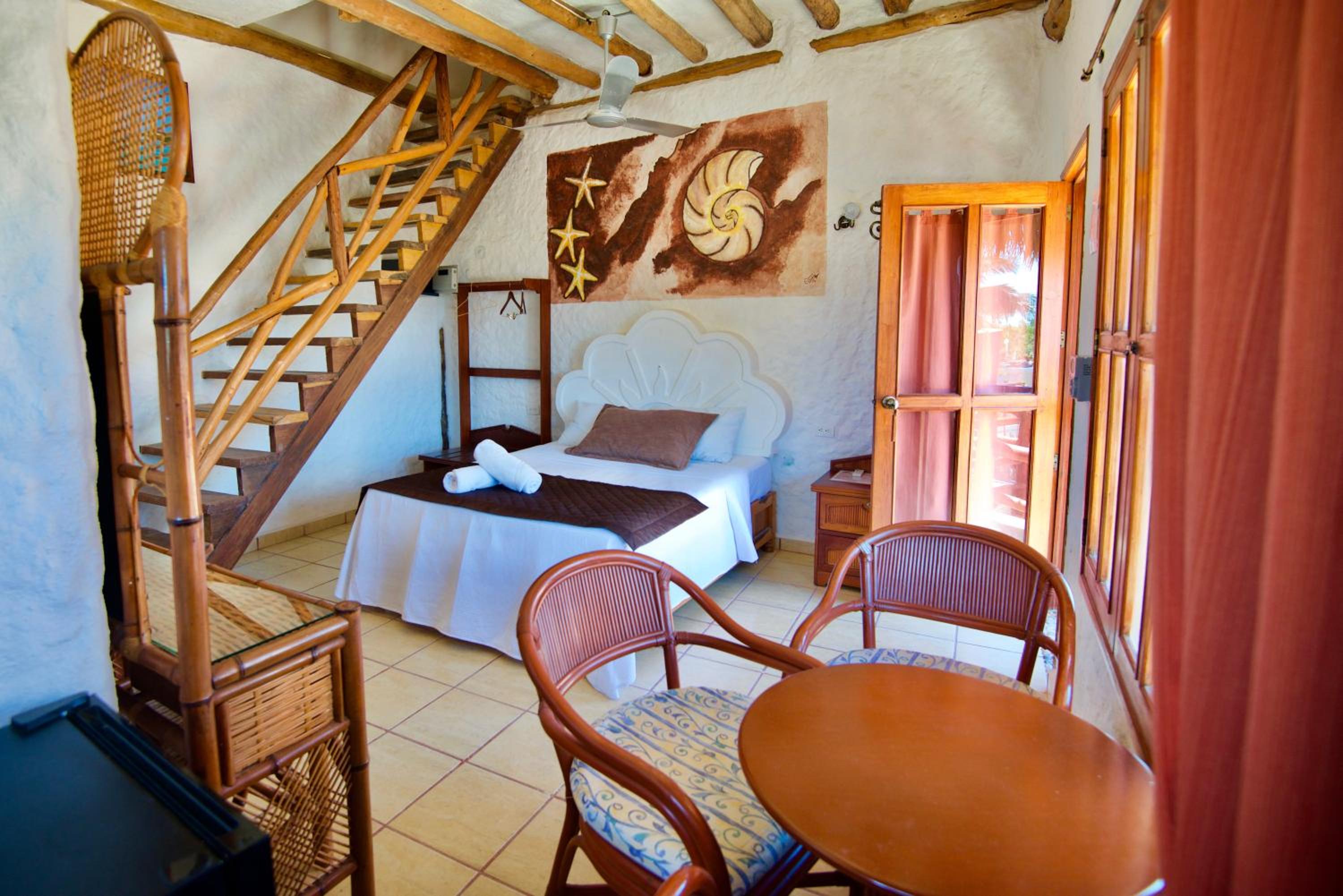 Quarto Familiar com Vista Parcial para o Mar