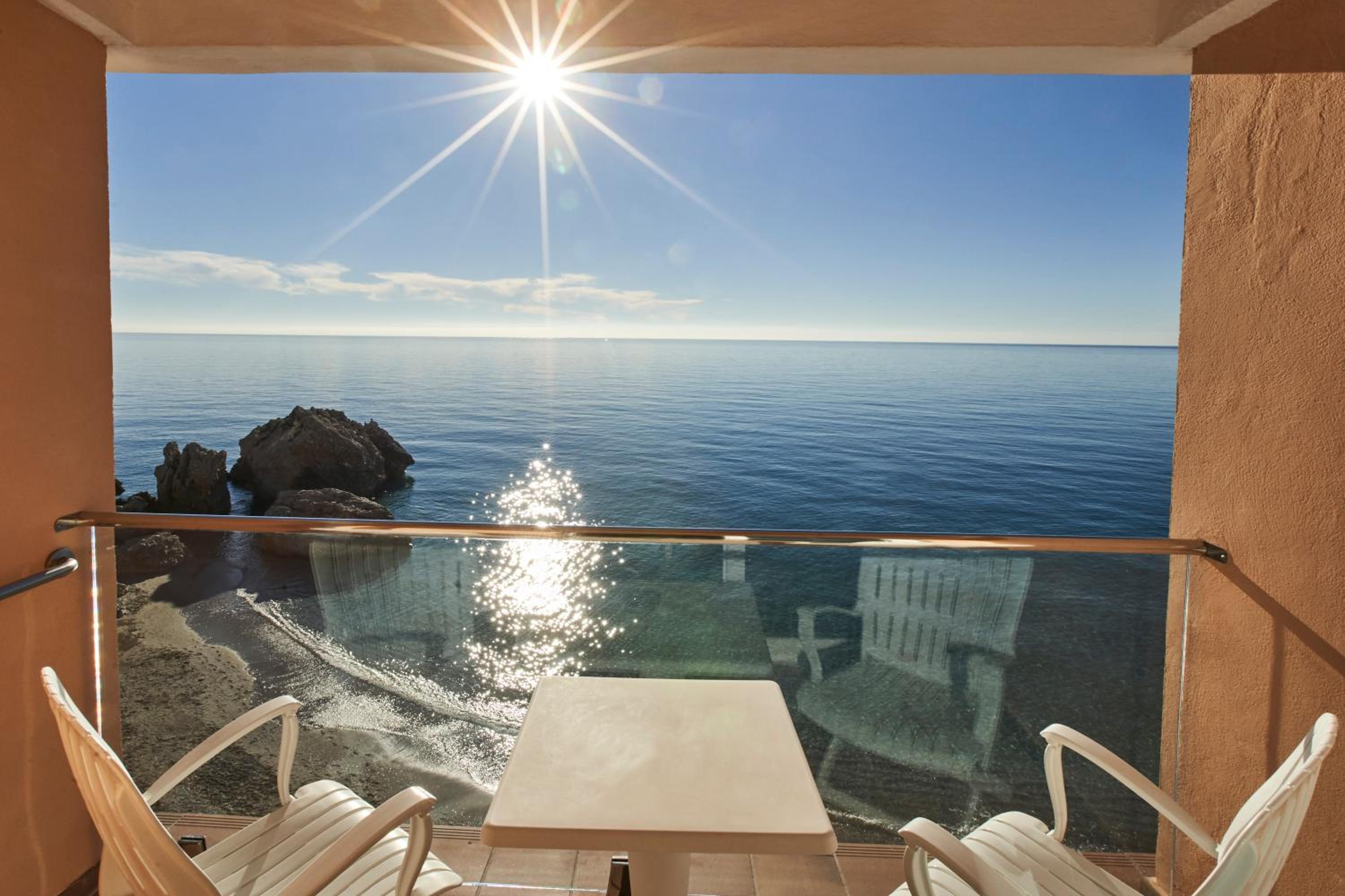 Junior Suite with Sea View and Balcony - Photo 3