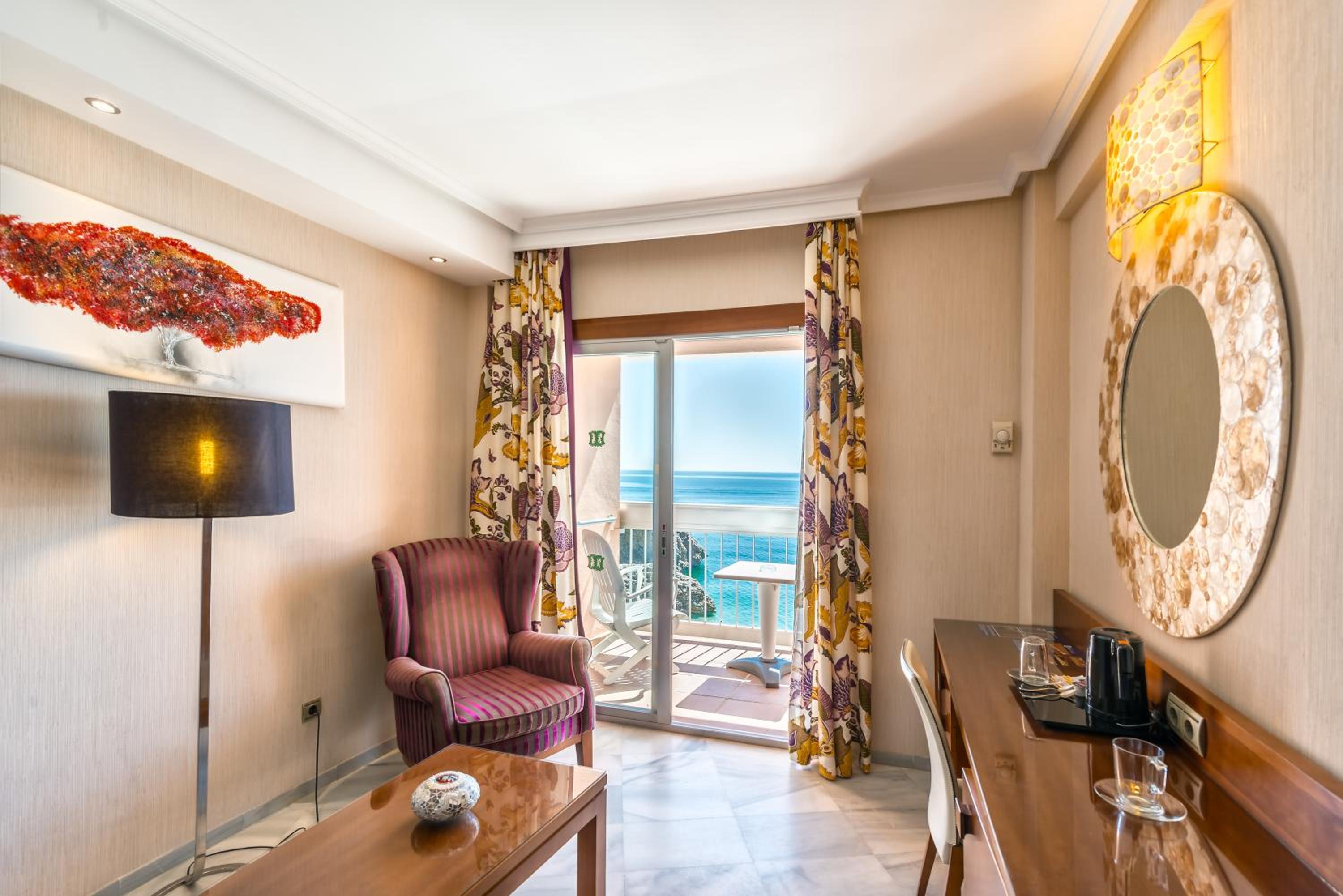 Junior Suite with Sea View and Balcony - Photo 1