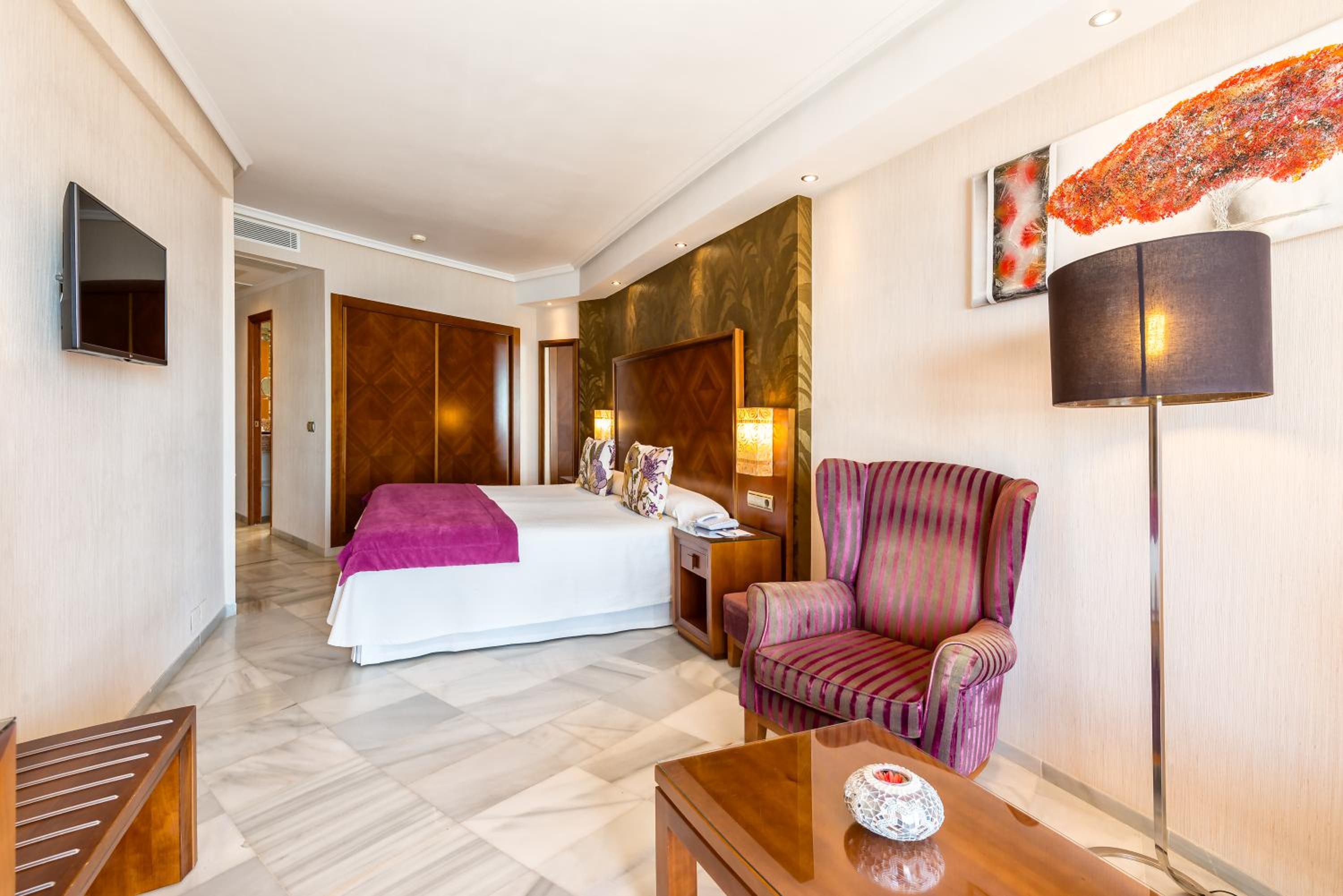 Junior Suite with Sea View and Balcony - Photo 4