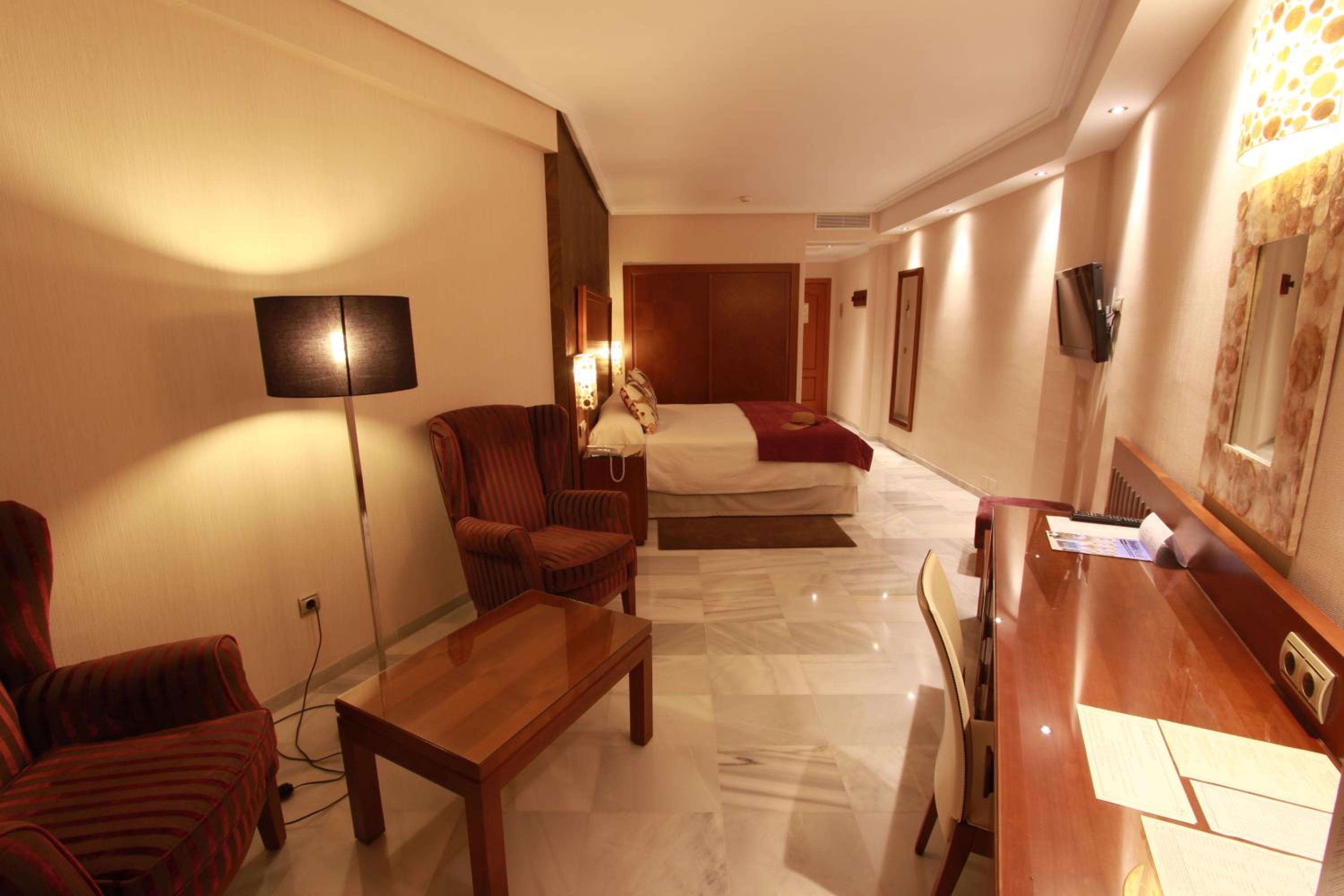 Junior Suite with Sea View and Balcony - Photo 2