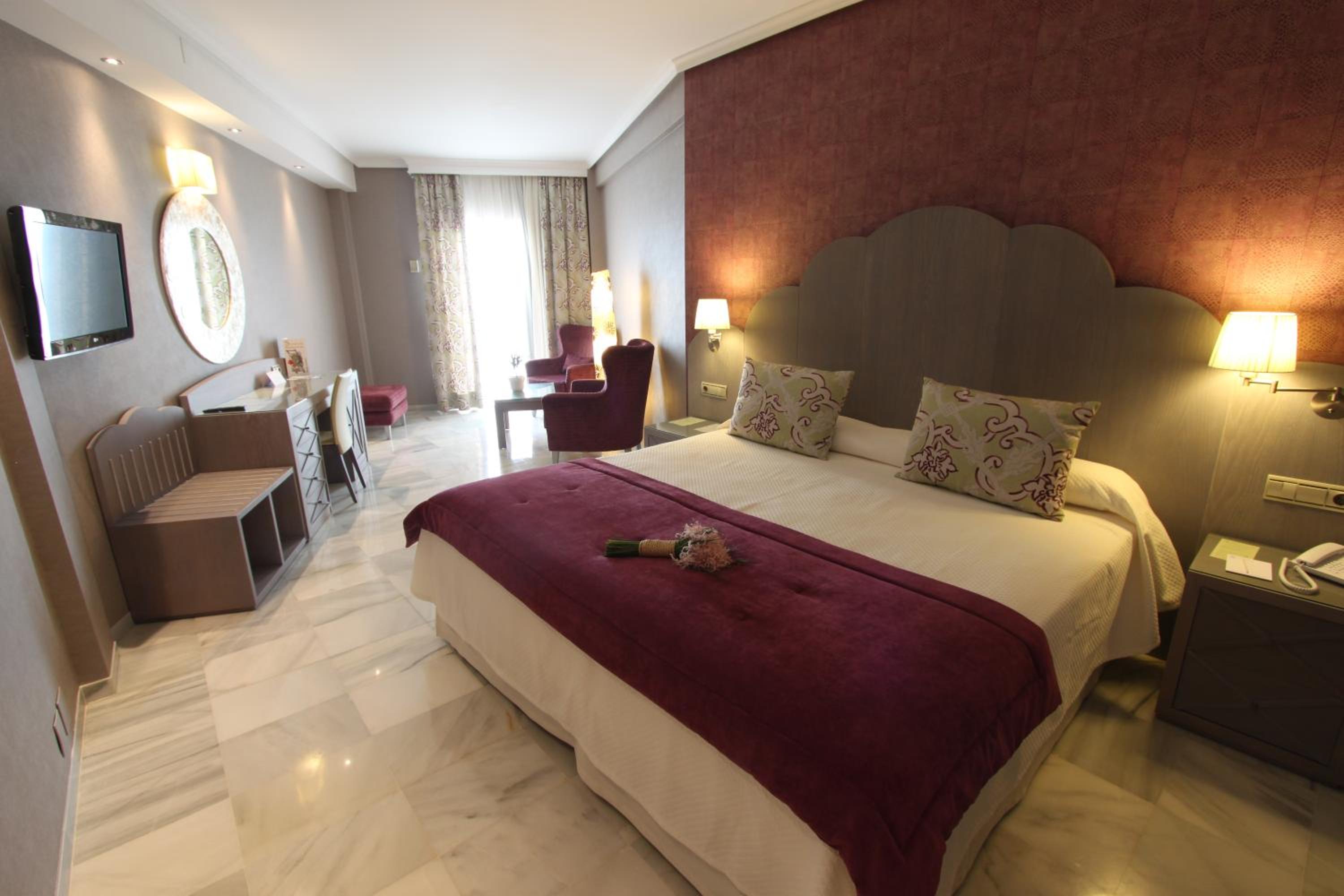 Junior Suite with Sea View and Balcony - Photo 10