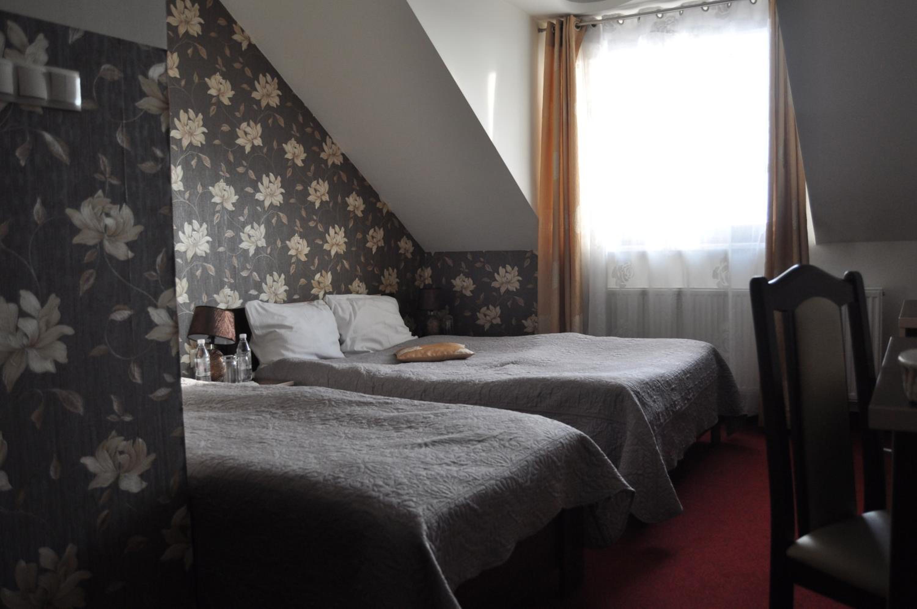 Double Room with Private Bathroom - Photo 2