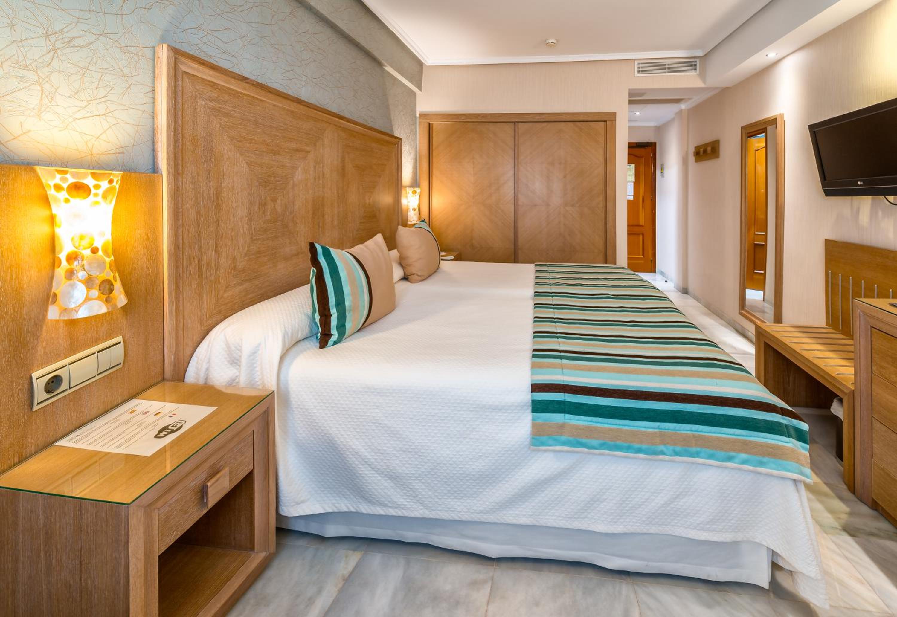 Standard Double or Twin Room - Photo 1