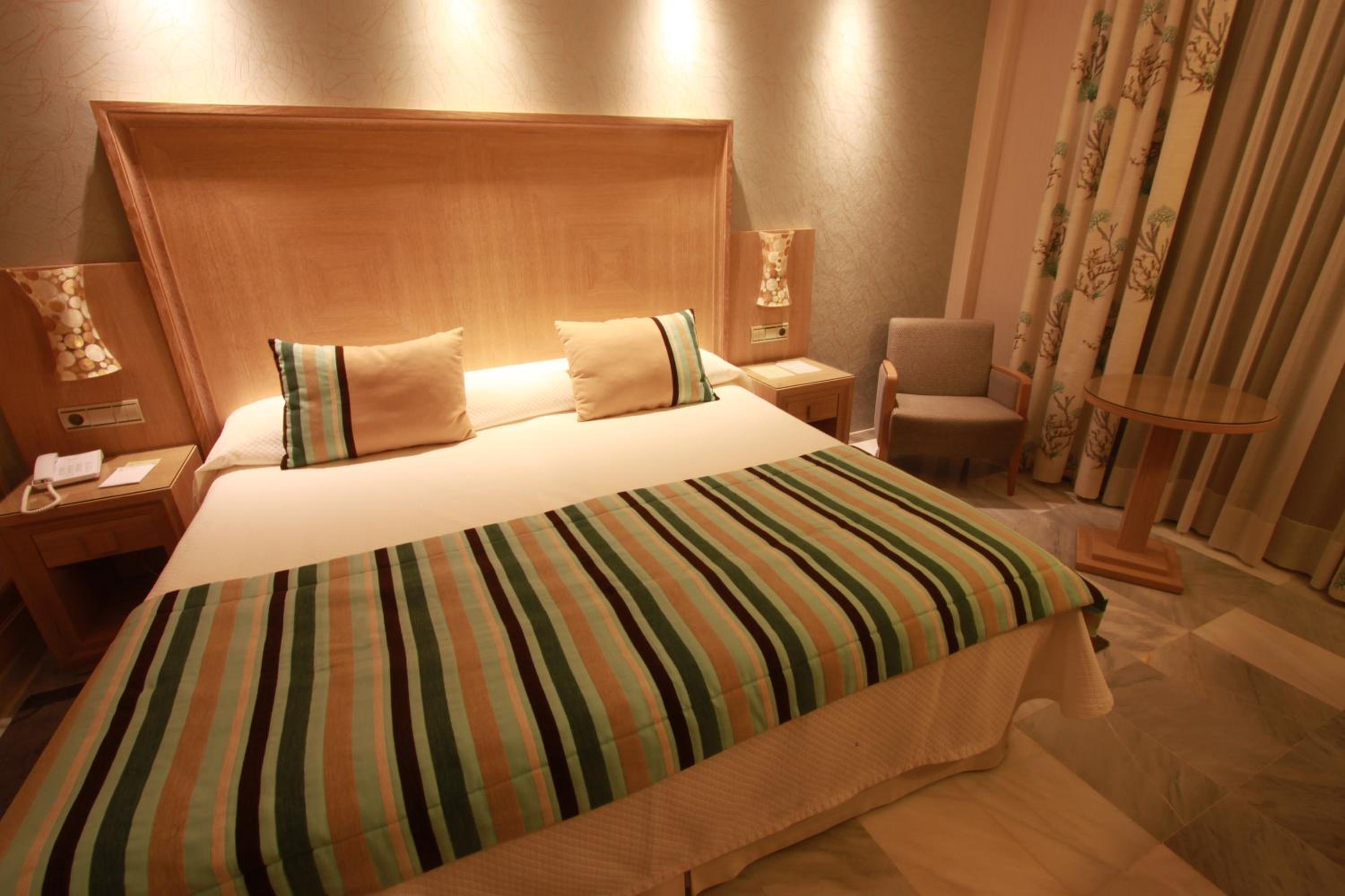 Standard Double or Twin Room - Photo 3