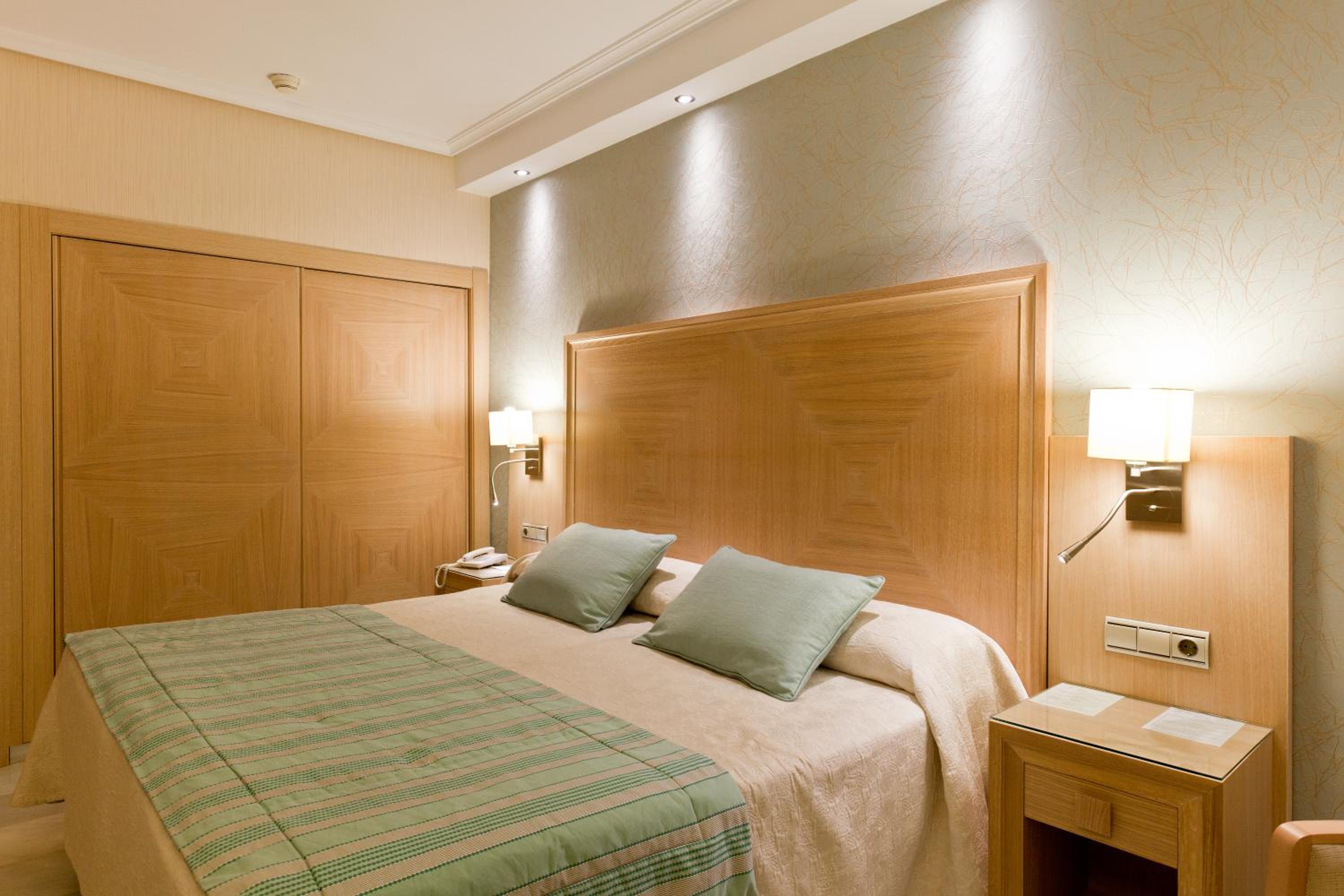 Standard Double or Twin Room - Photo 4