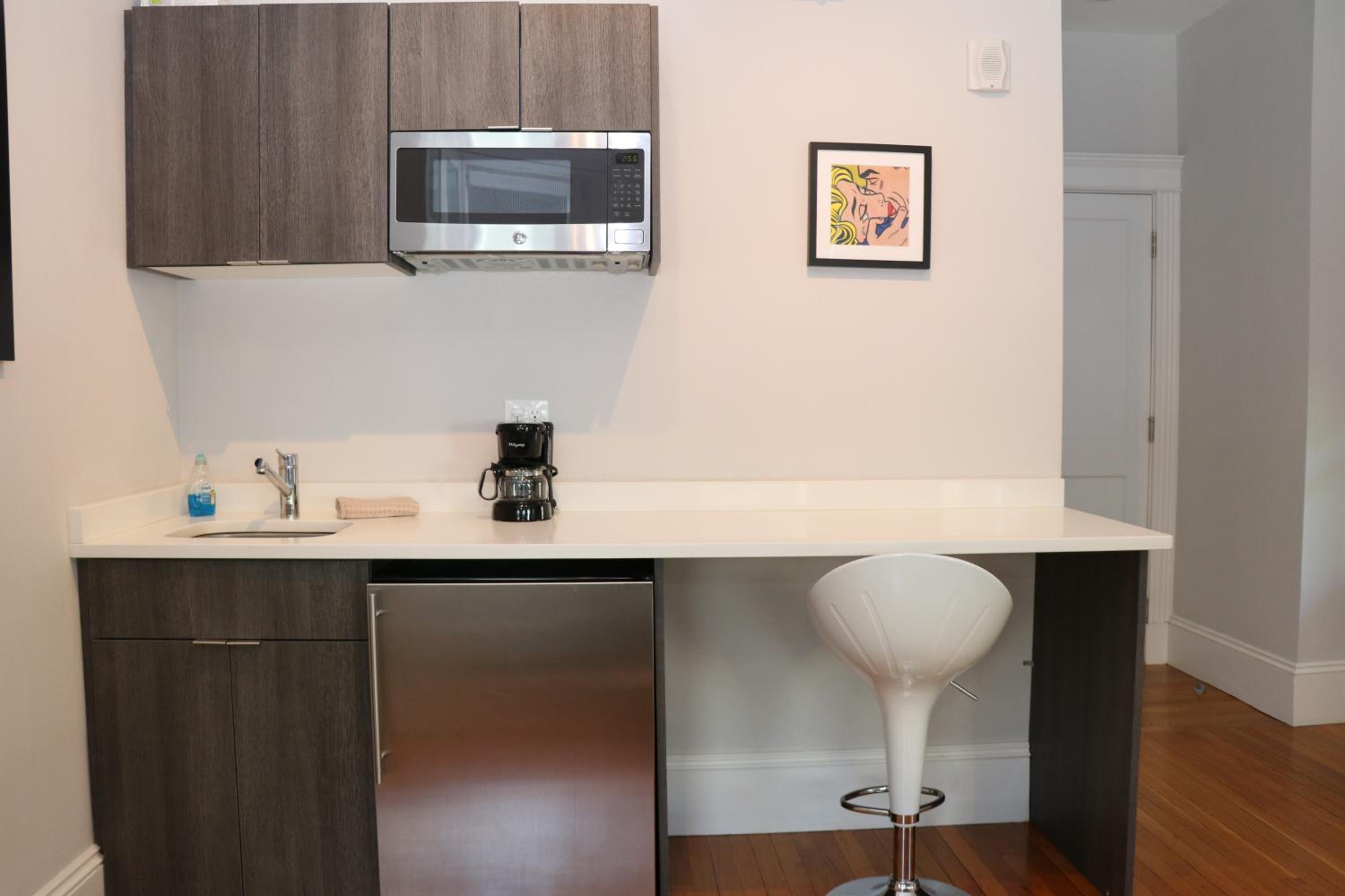 One-Bedroom Apartment - Photo 5