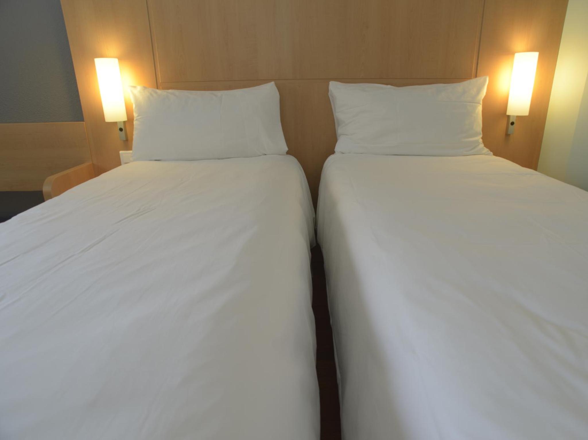 Standard Twin Room - Non-Smoking