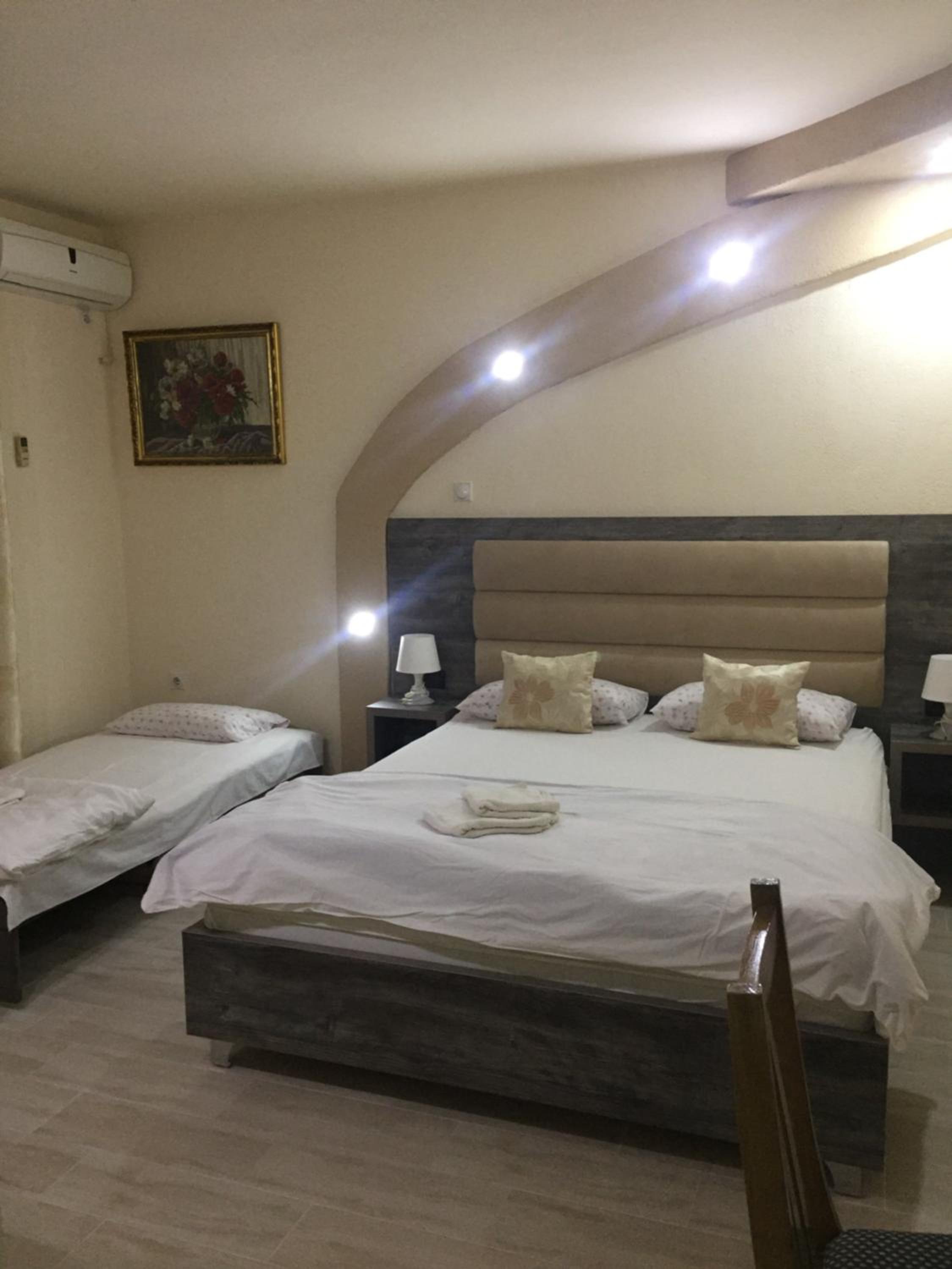 Triple Room with Balcony - Photo 24