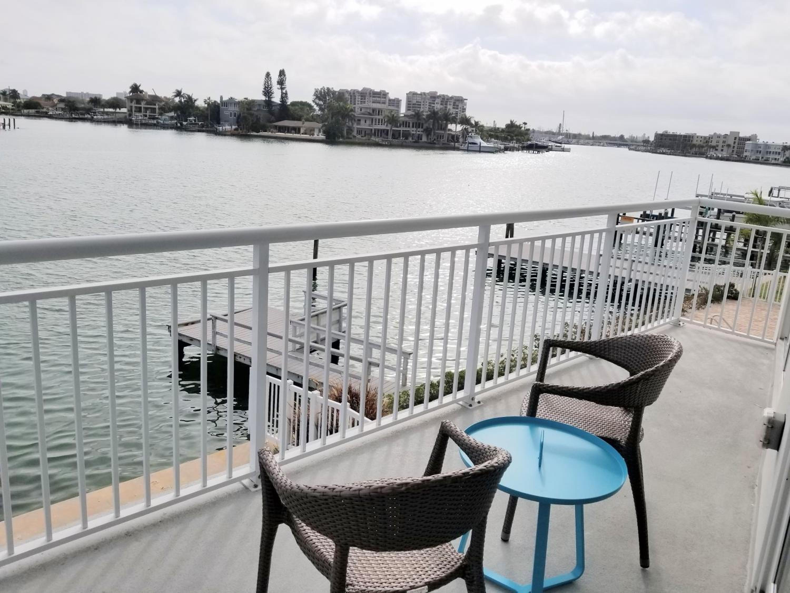 Two-Bedroom Two Bath Bay Front Premium Suite - Photo 15