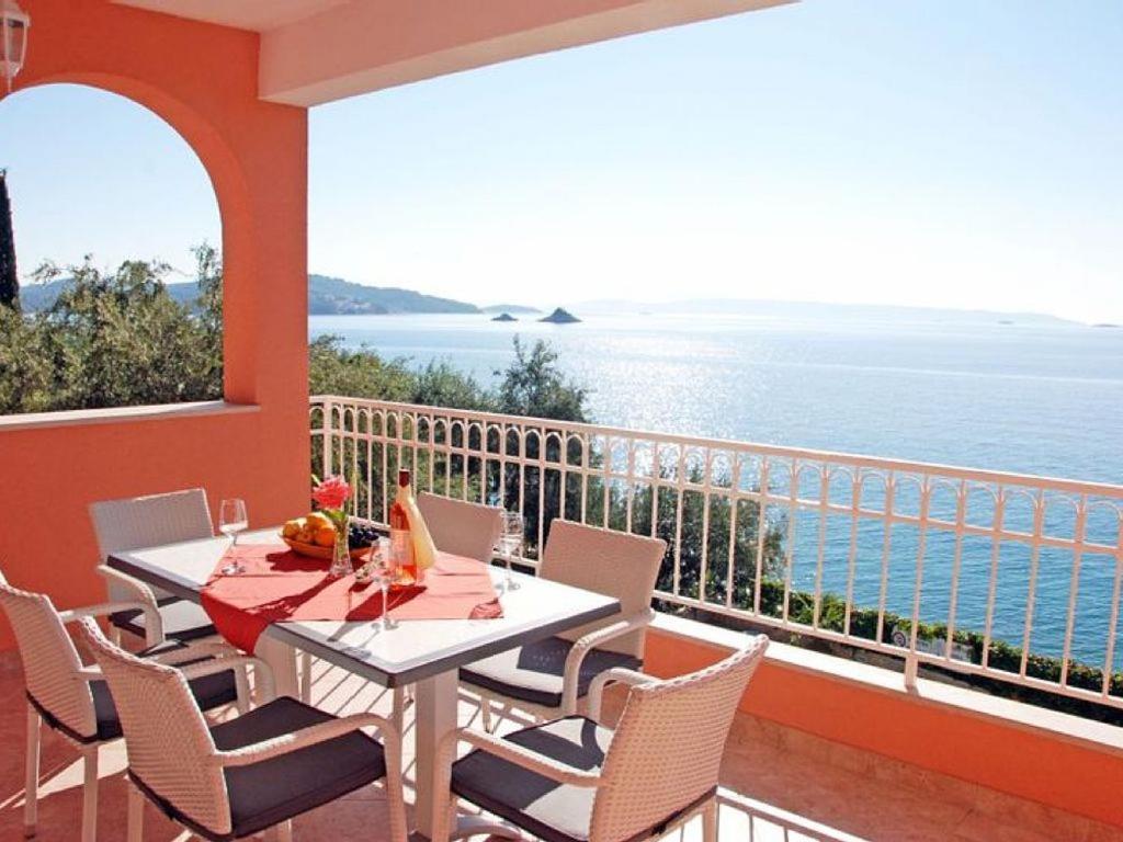 Apartment with Sea View photo 2