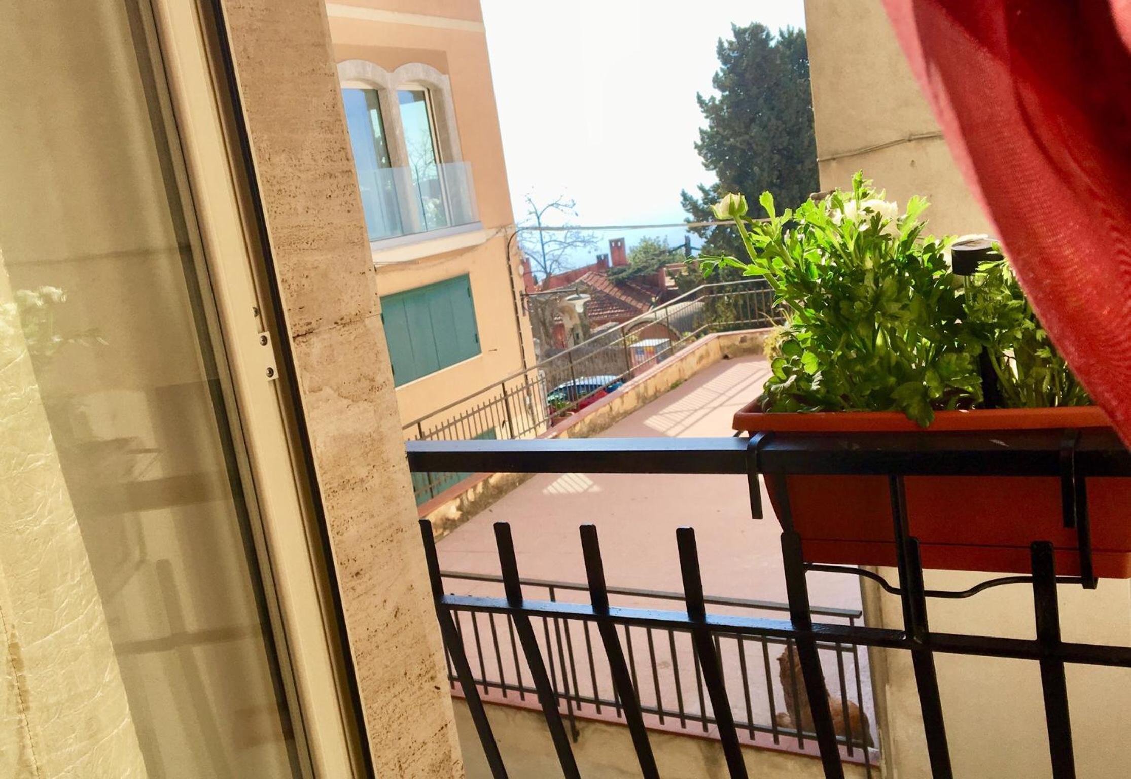 Double Room with Balcony - Photo 13
