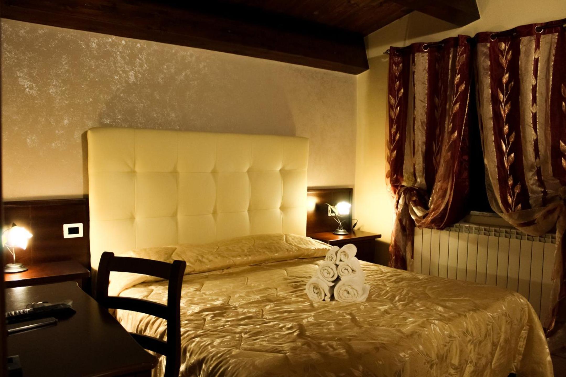 Quadruple Room - Pool View