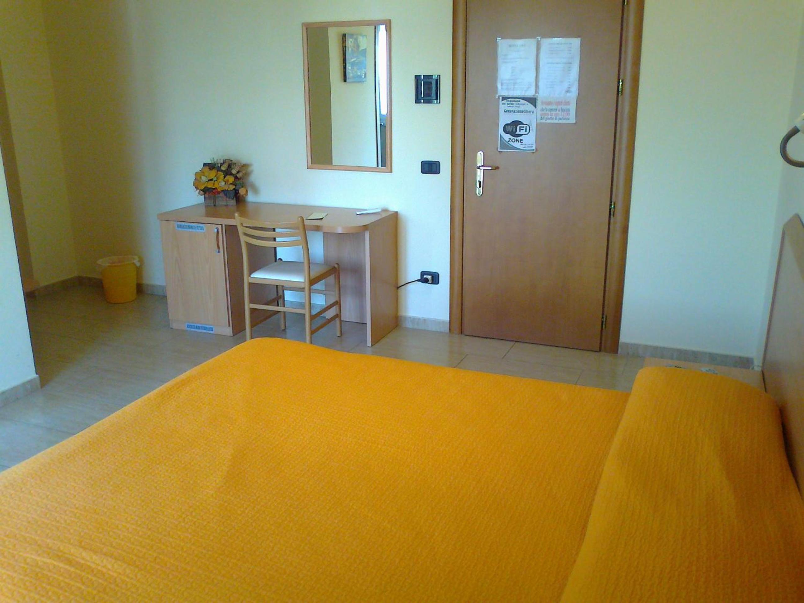 Double or Twin Room - Photo 8