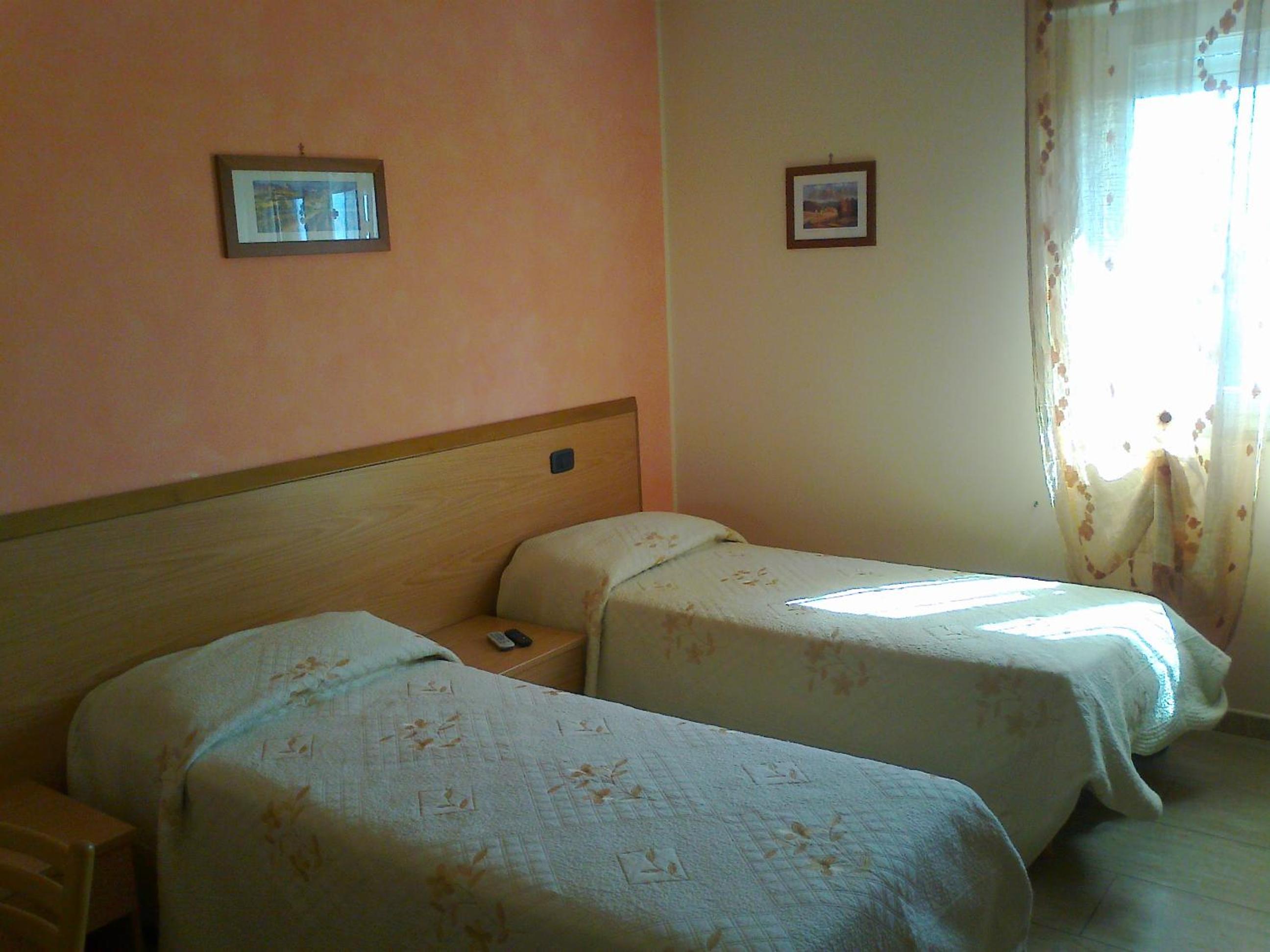 Double or Twin Room - Photo 7