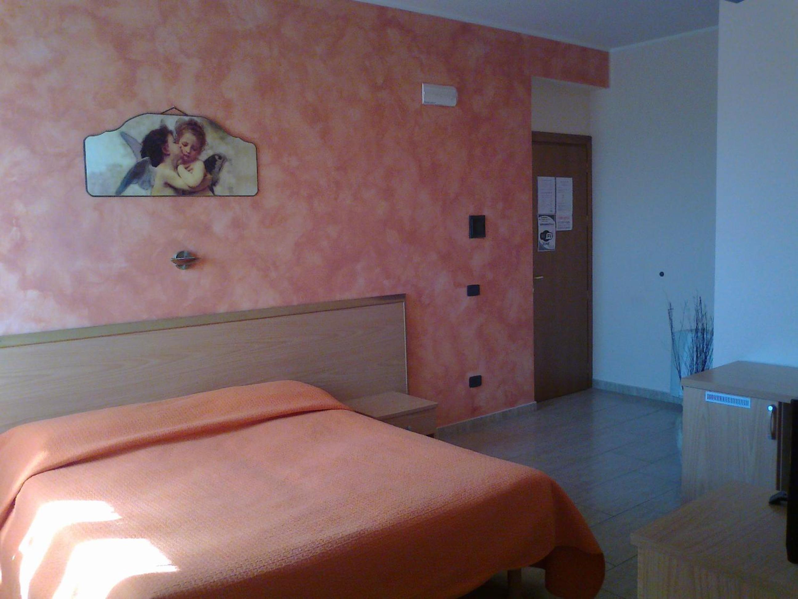 Double or Twin Room - Photo 3