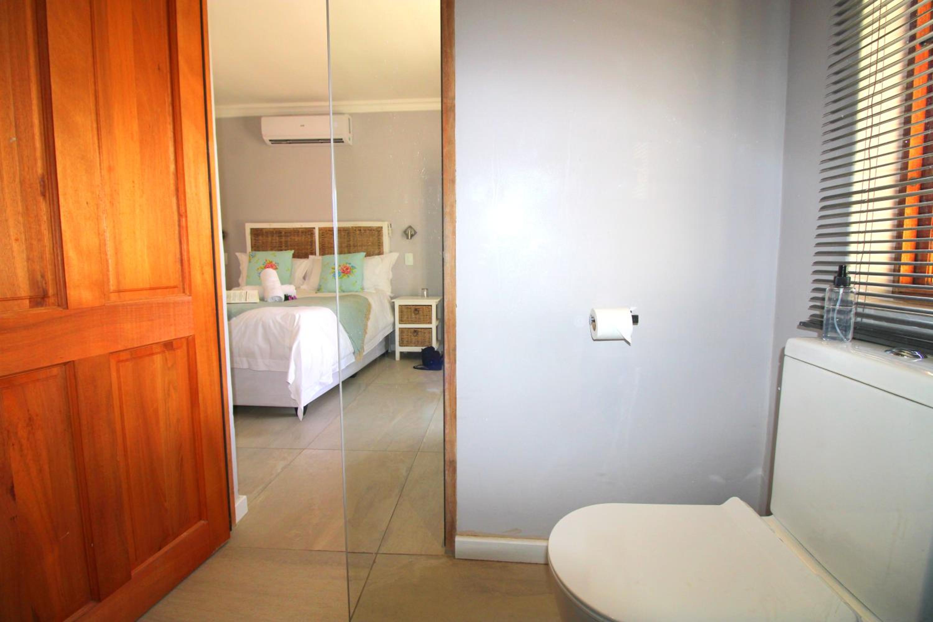 Standard Queen Room - Photo 2