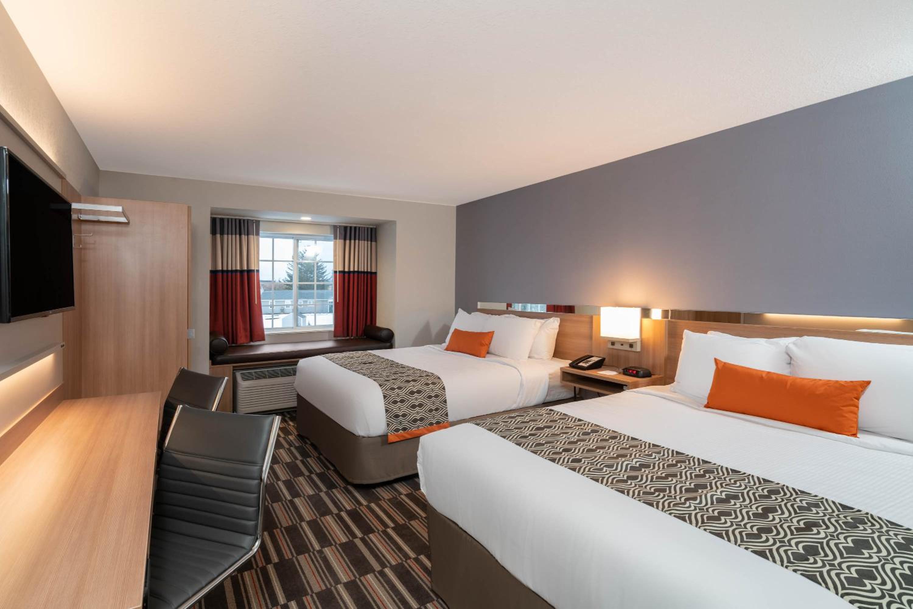 Queen Room with Two Queen Beds - Mobility Access/Non-Smoking - Photo 2