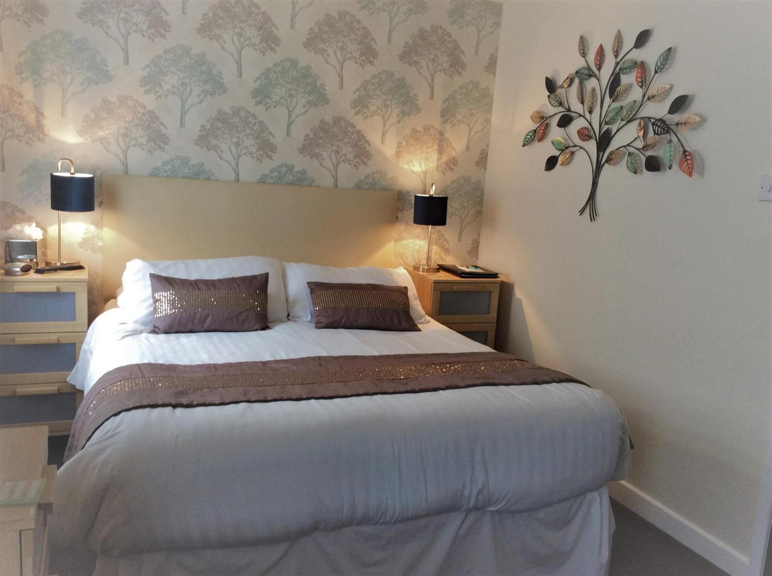 Kingsize Family Room (2 Adults + 1 Child)