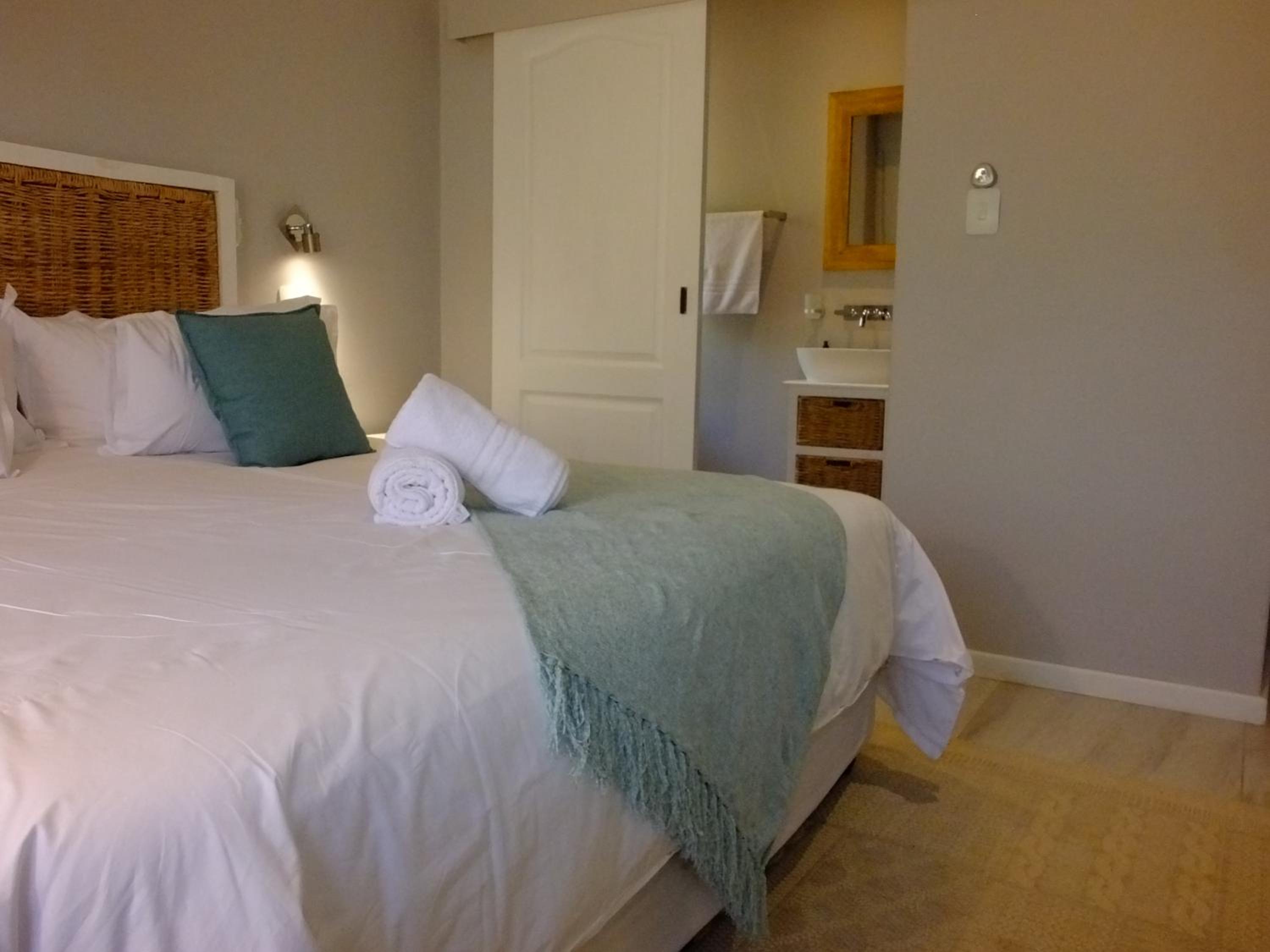 Three-Bedroom House - Photo 11