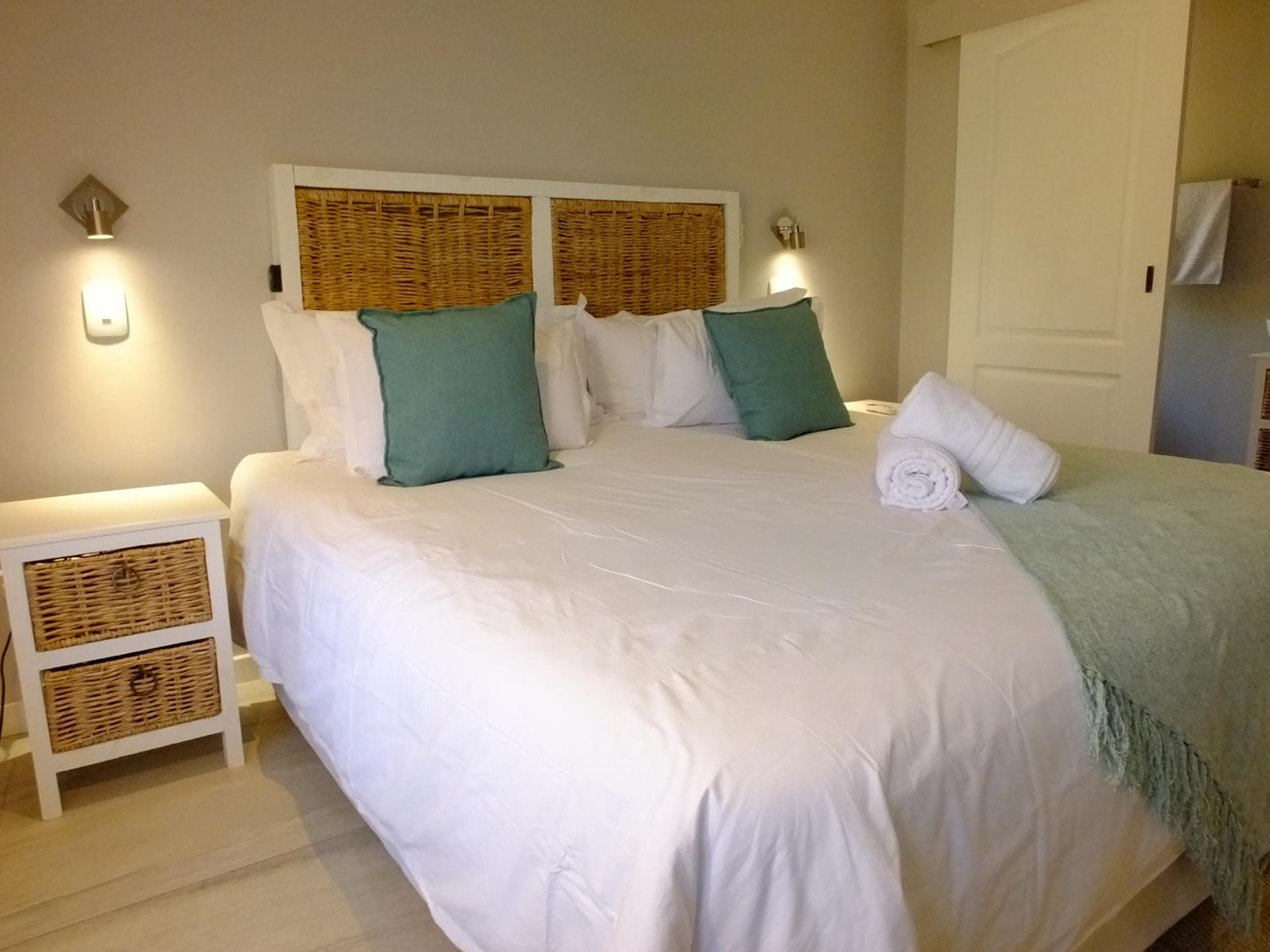 Three-Bedroom House - Photo 23