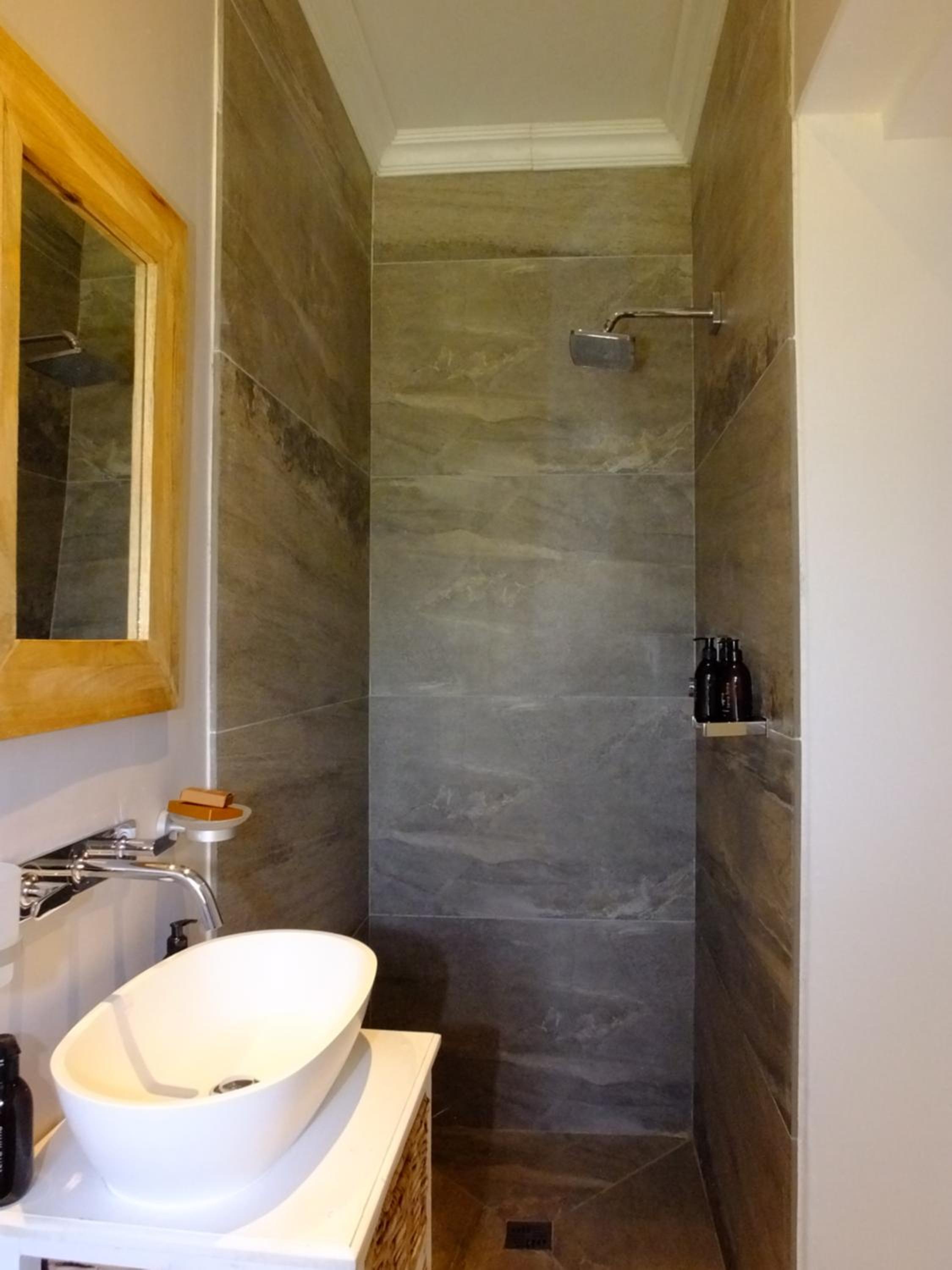 Three-Bedroom House - Photo 4