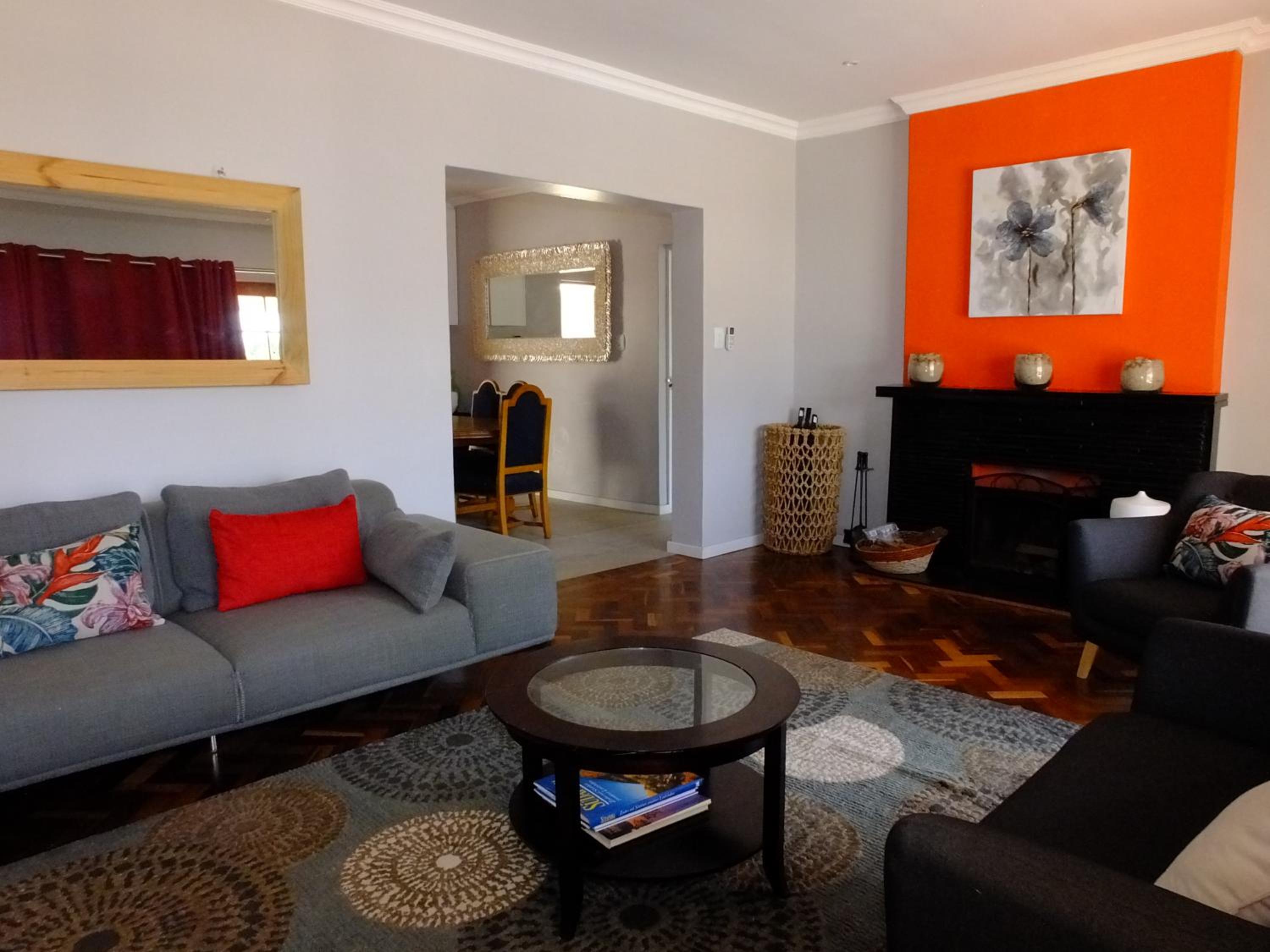 Three-Bedroom House - Photo 10
