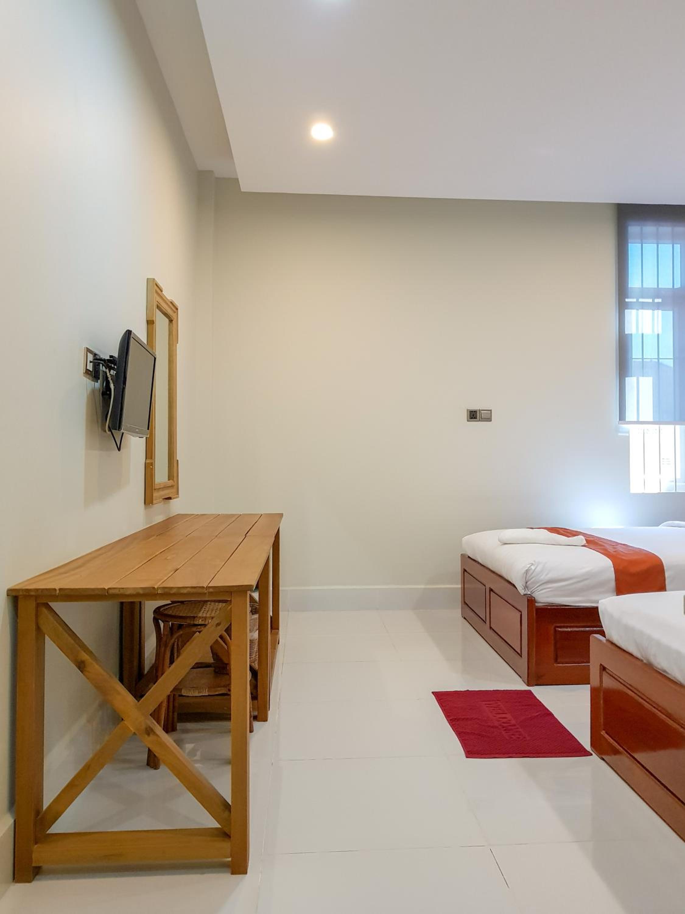 Twin Room - Photo 9