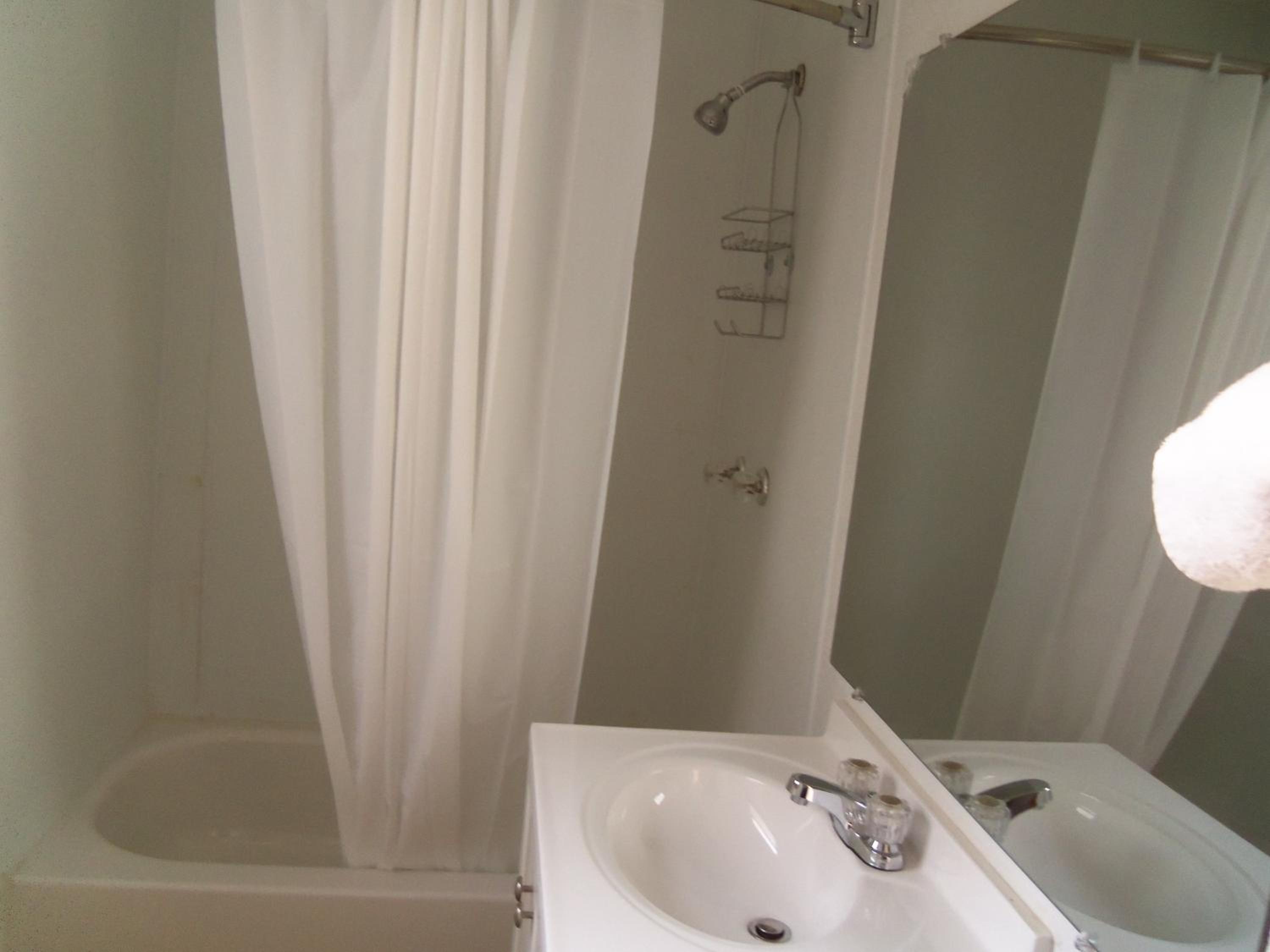Queen Room photo 2