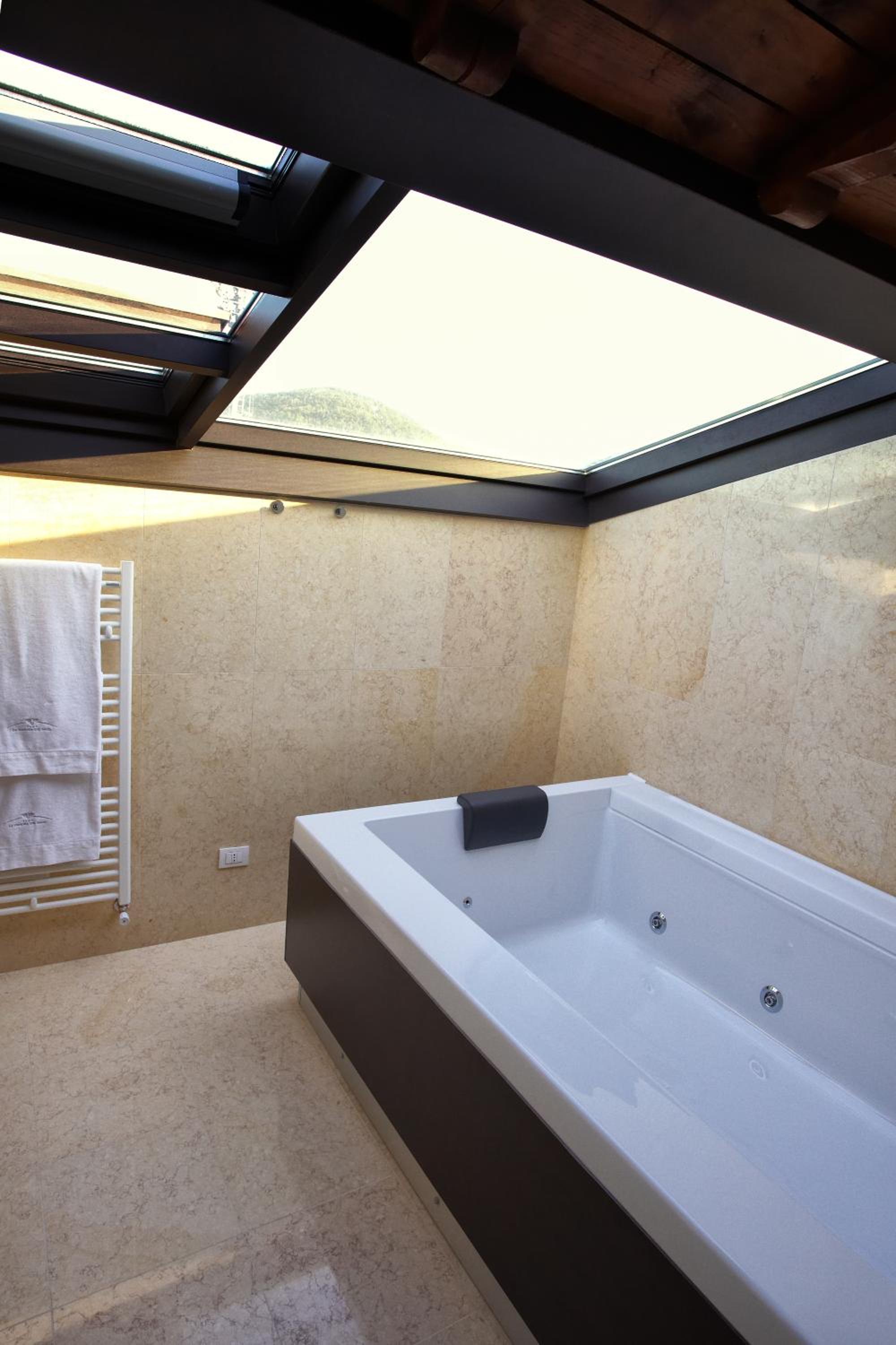 Standard Suite - Photo 2